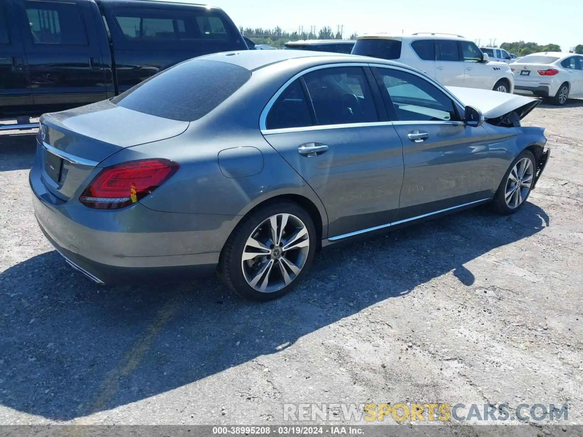 4 Photograph of a damaged car 55SWF8DB8KU300424 MERCEDES-BENZ C 300 2019