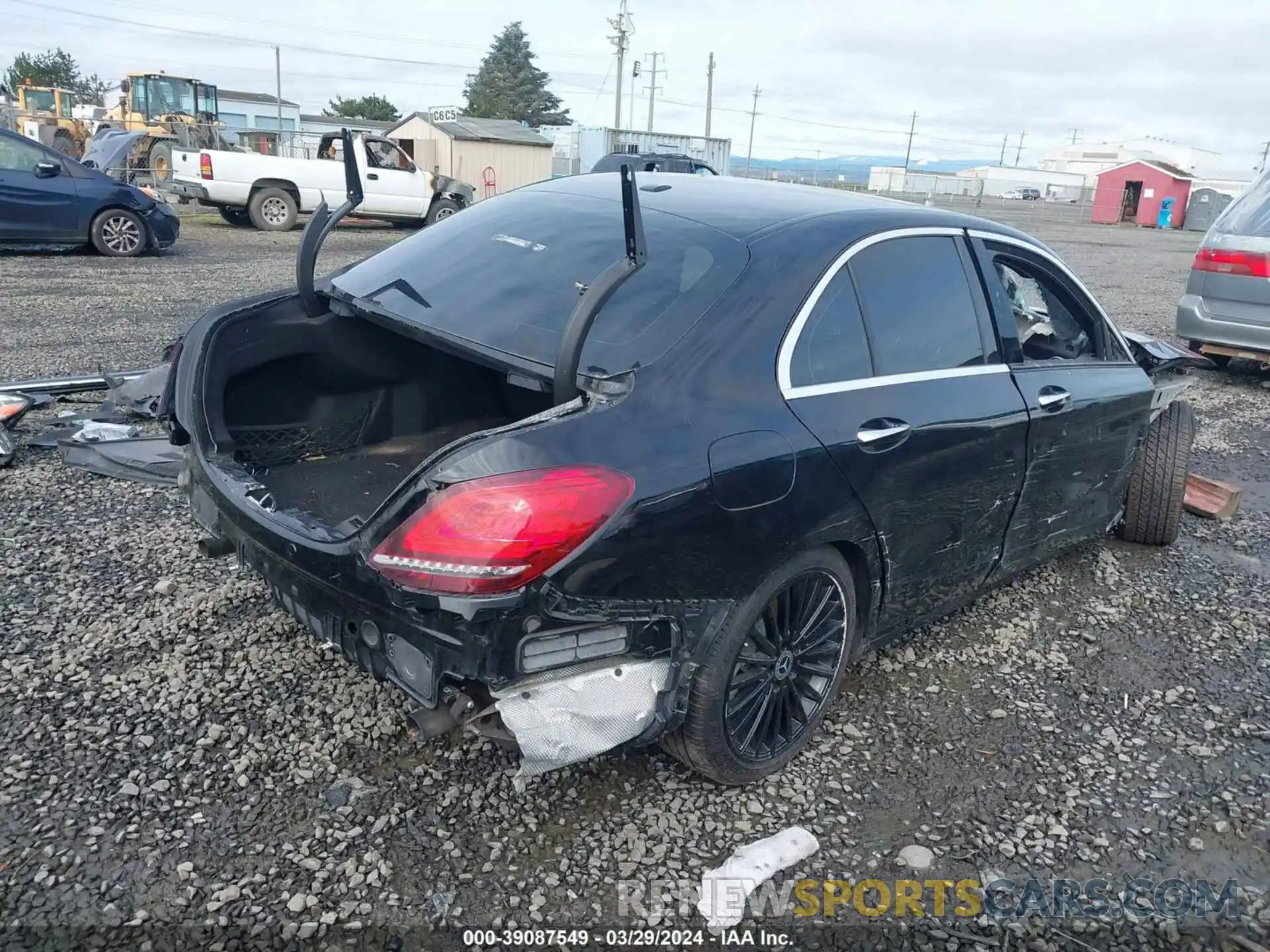 4 Photograph of a damaged car 55SWF8DB9KU301615 MERCEDES-BENZ C 300 2019