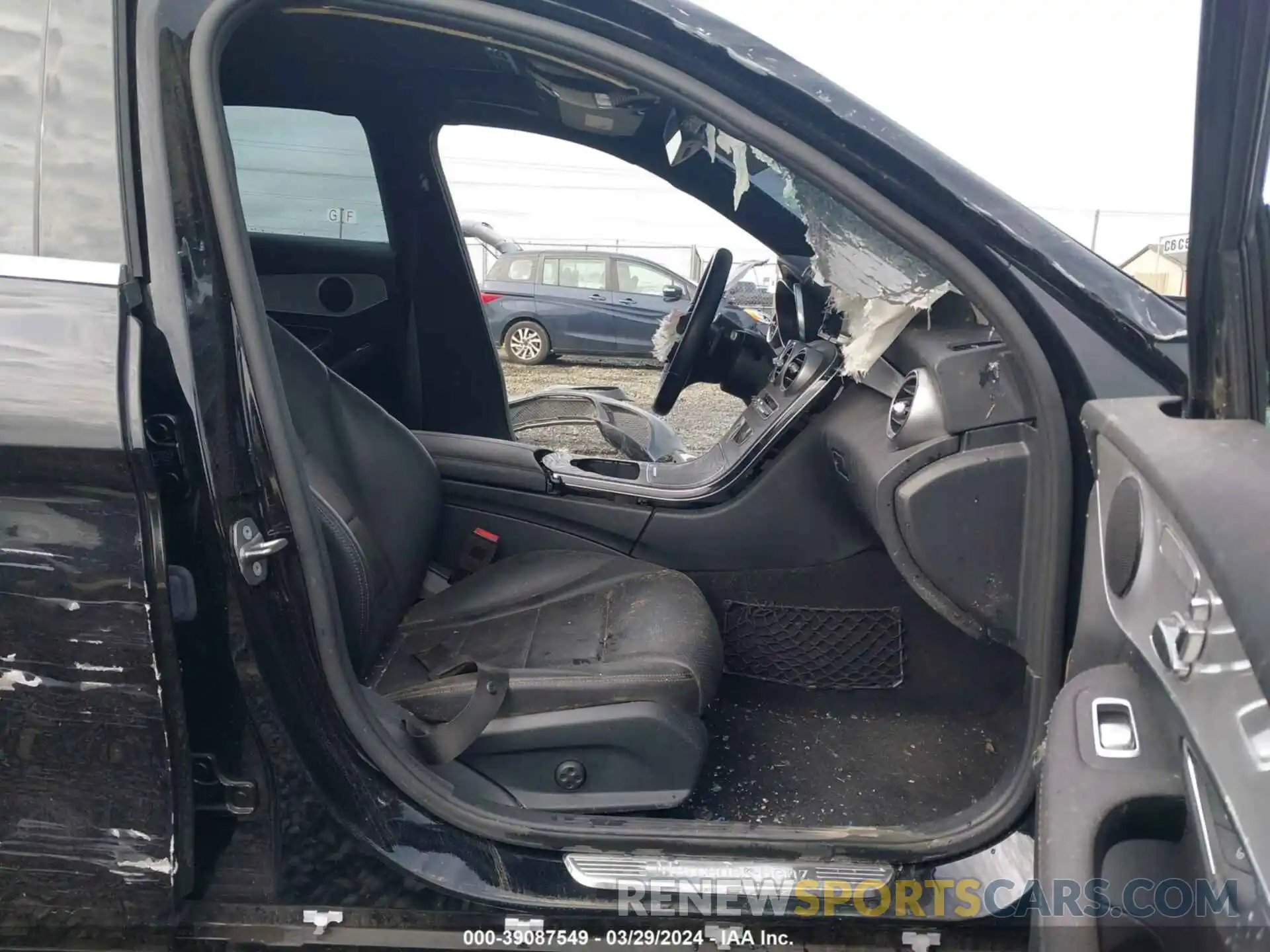 5 Photograph of a damaged car 55SWF8DB9KU301615 MERCEDES-BENZ C 300 2019