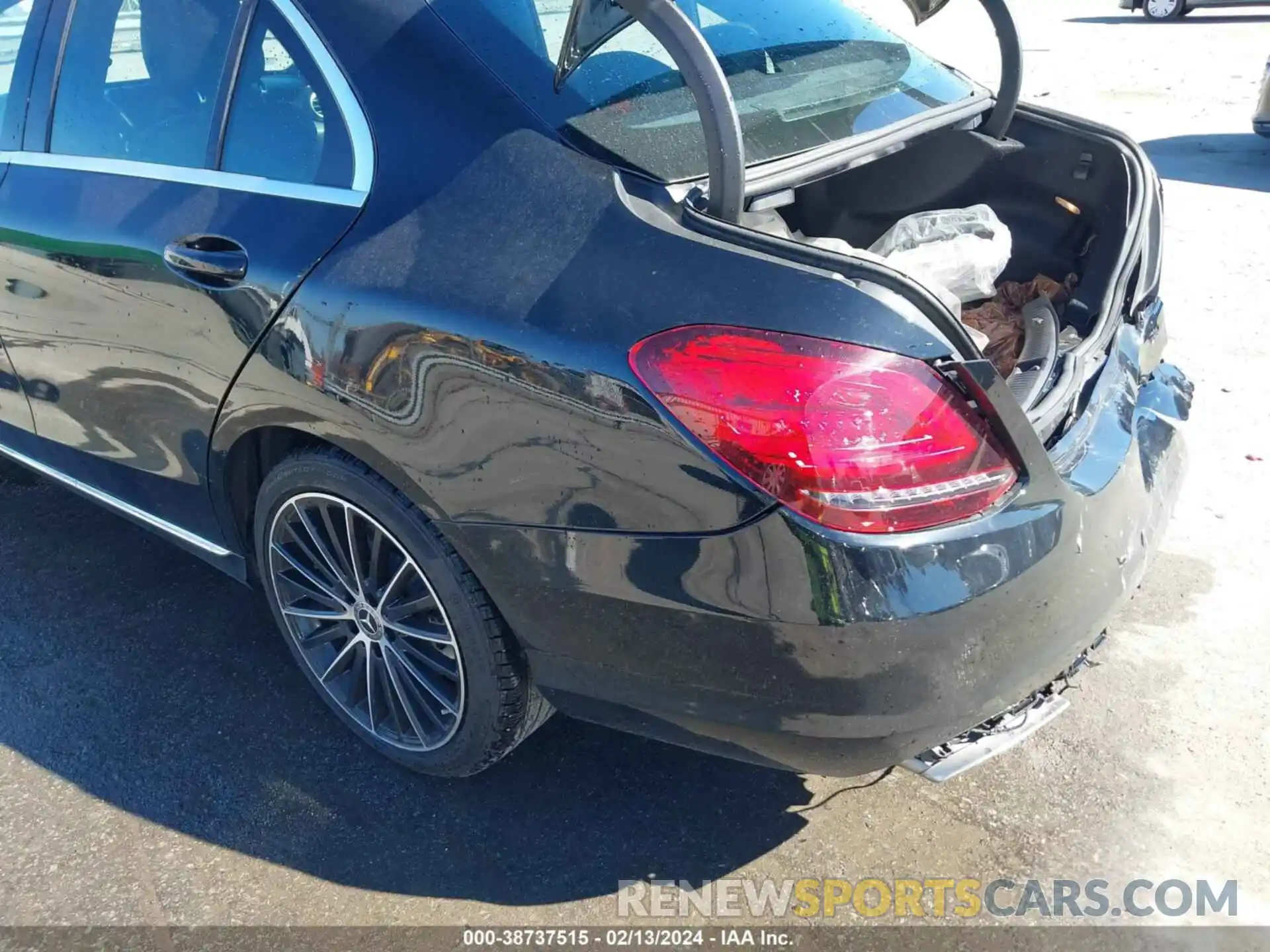 18 Photograph of a damaged car 55SWF8DBXKU307603 MERCEDES-BENZ C 300 2019