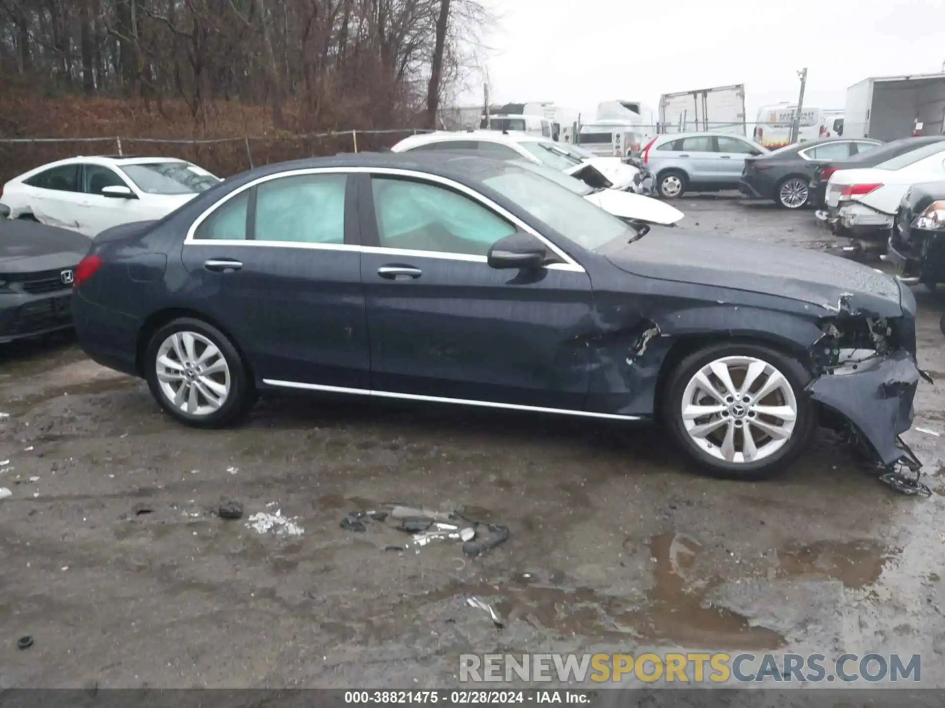 13 Photograph of a damaged car 55SWF8EBXKU293829 MERCEDES-BENZ C 300 2019