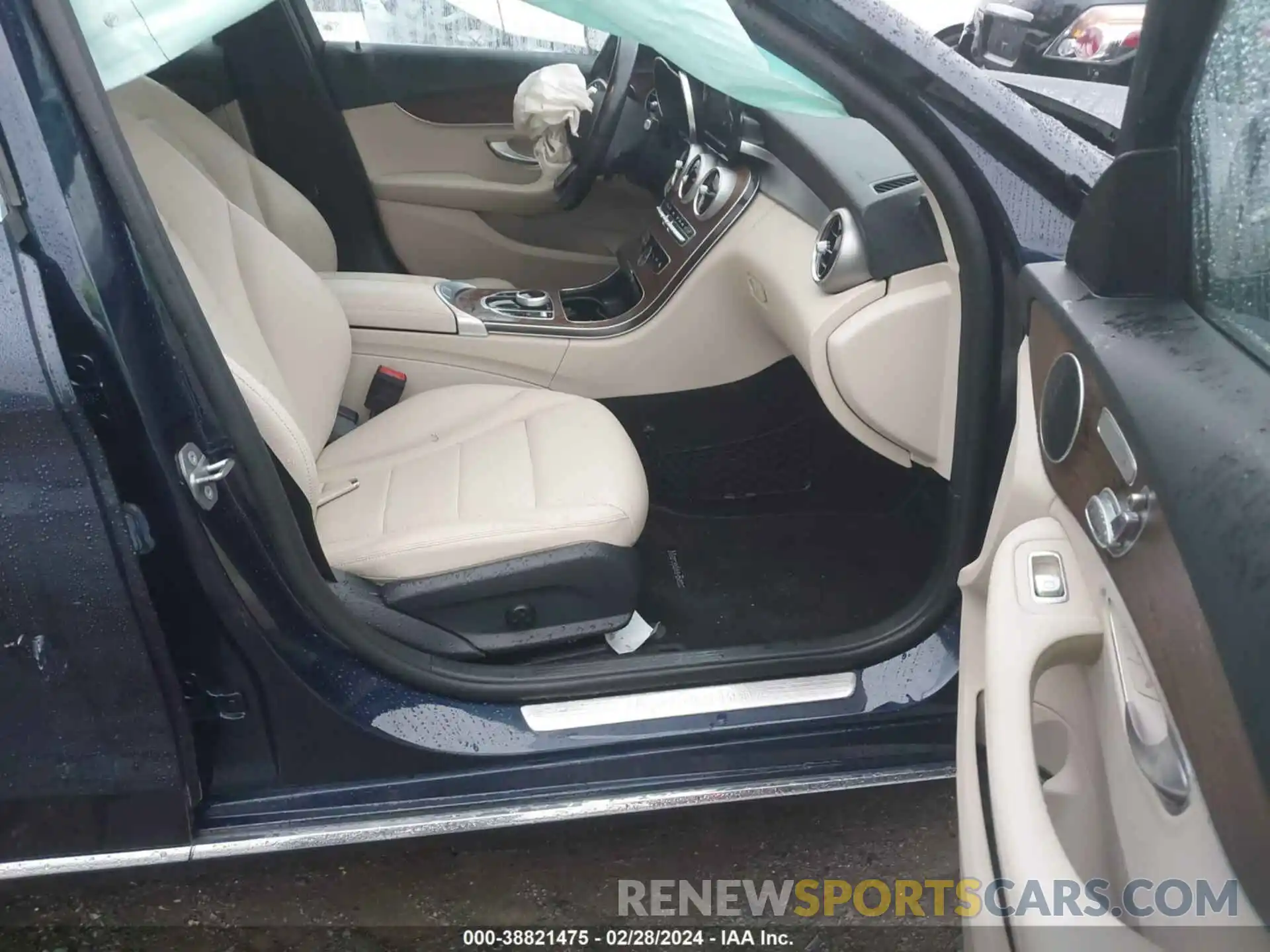 5 Photograph of a damaged car 55SWF8EBXKU293829 MERCEDES-BENZ C 300 2019