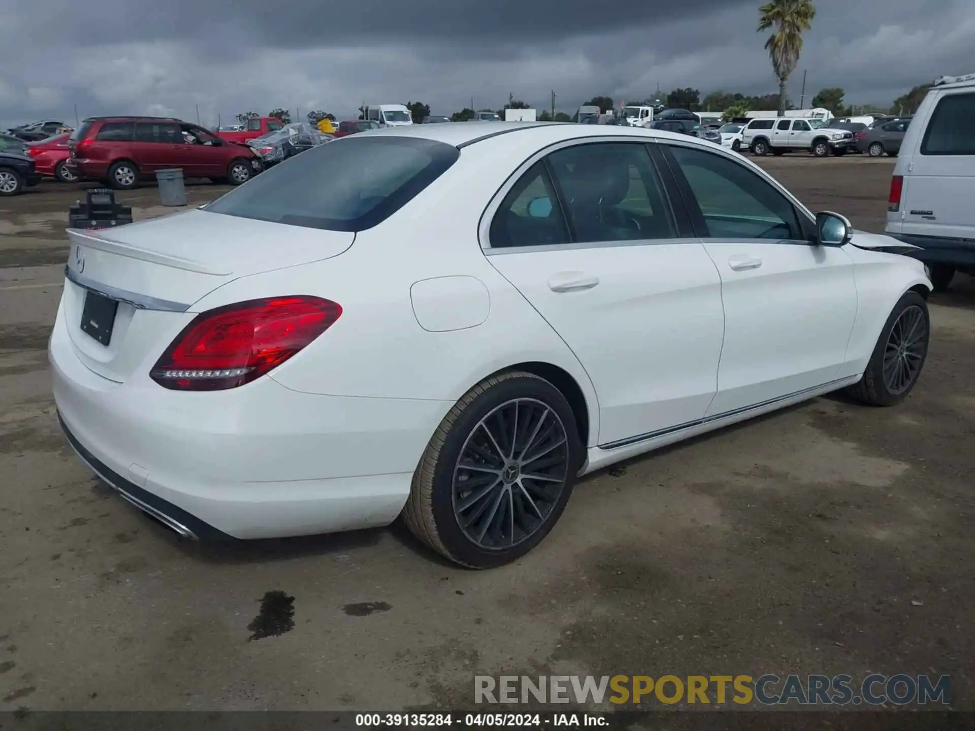 4 Photograph of a damaged car WDDWF8DB5KR462951 MERCEDES-BENZ C 300 2019