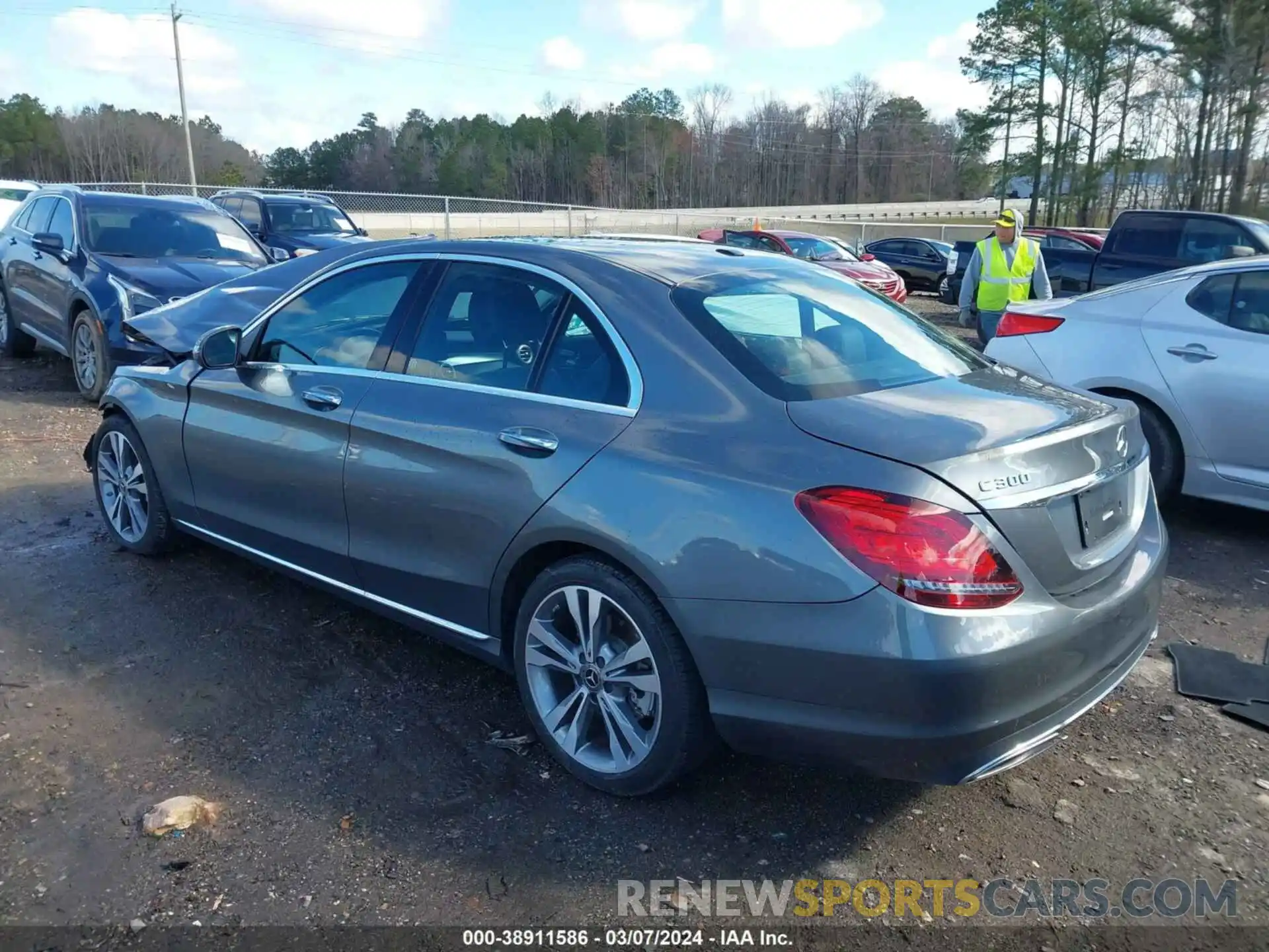 3 Photograph of a damaged car WDDWF8DB5KR483119 MERCEDES-BENZ C 300 2019