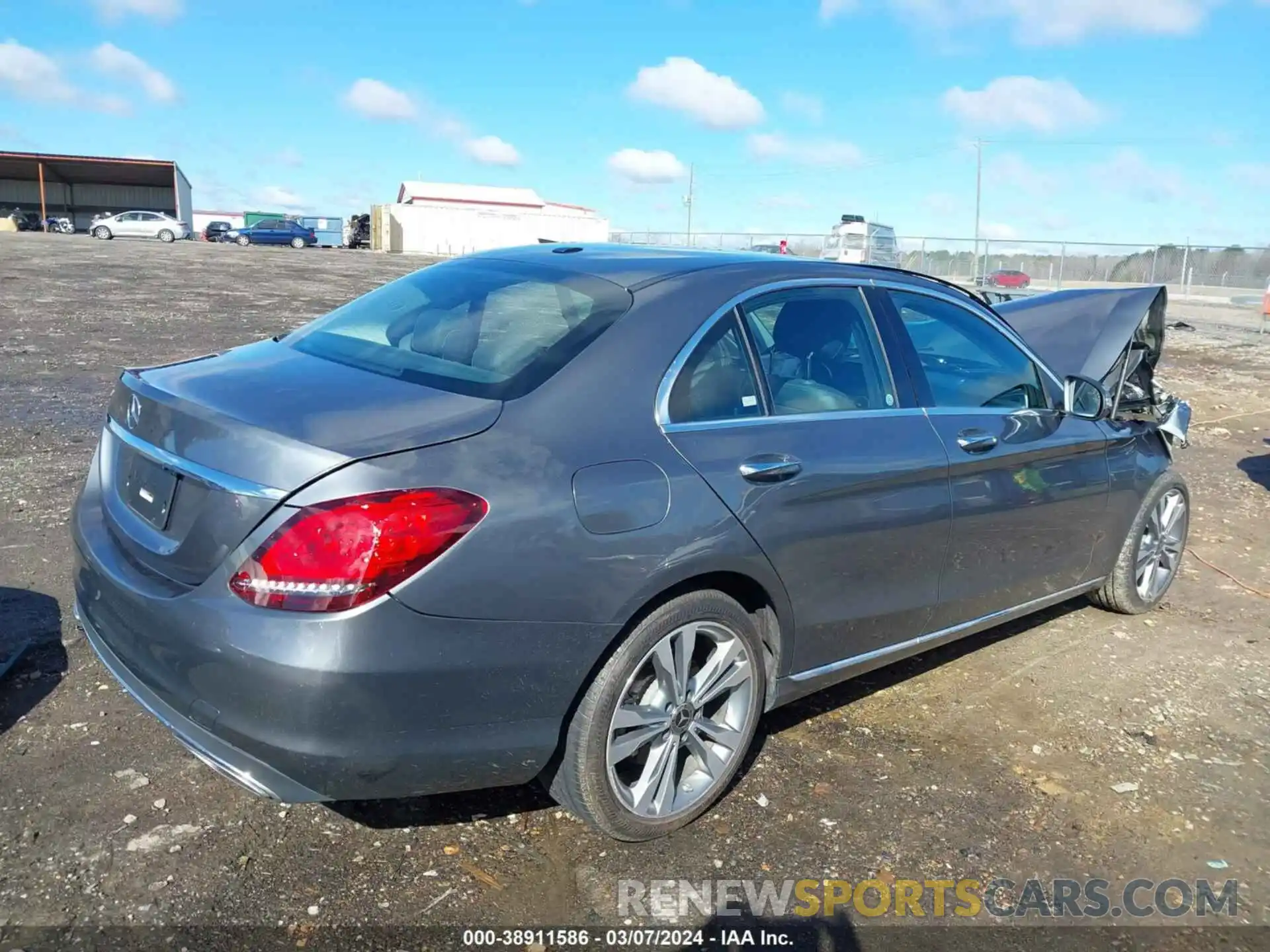 4 Photograph of a damaged car WDDWF8DB5KR483119 MERCEDES-BENZ C 300 2019