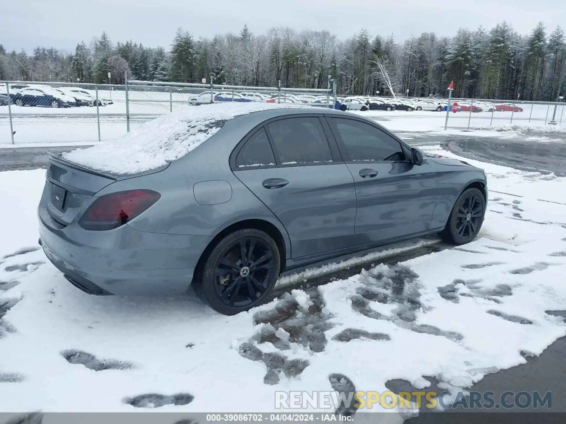 4 Photograph of a damaged car WDDWF8EB5KR479537 MERCEDES-BENZ C 300 2019