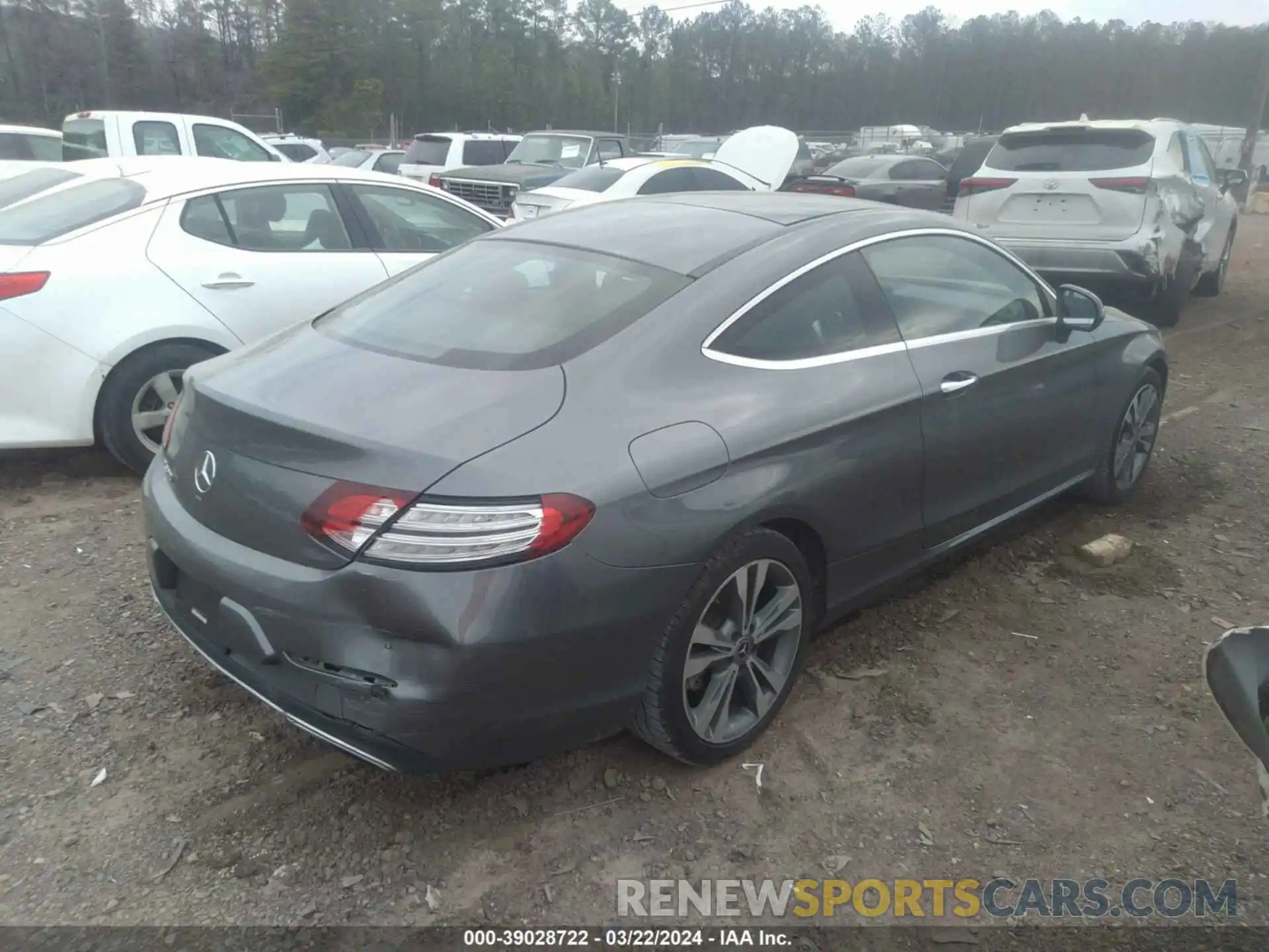 4 Photograph of a damaged car WDDWJ8DB1KF896638 MERCEDES-BENZ C 300 2019