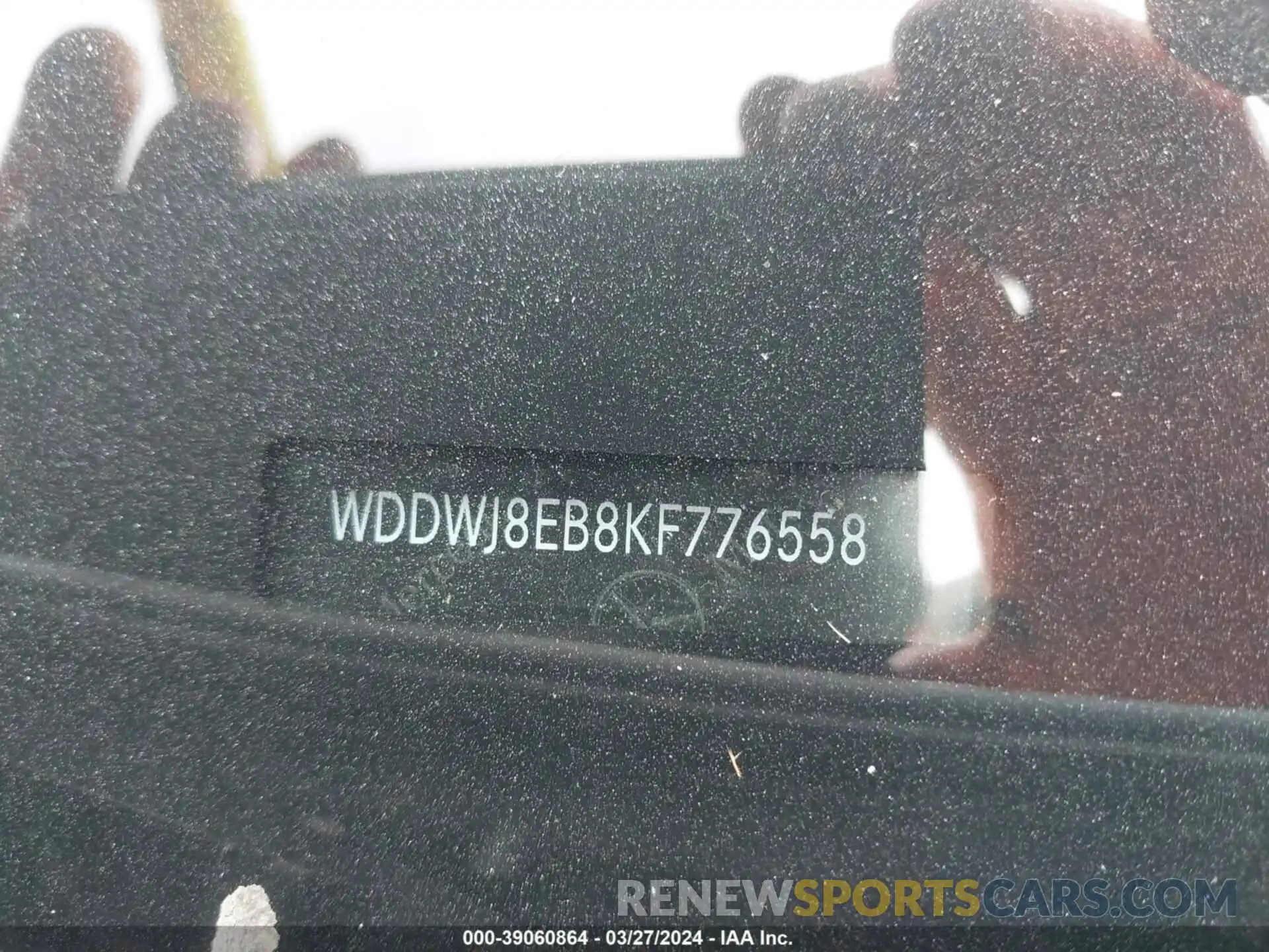 17 Photograph of a damaged car WDDWJ8EB8KF776558 MERCEDES-BENZ C 300 2019