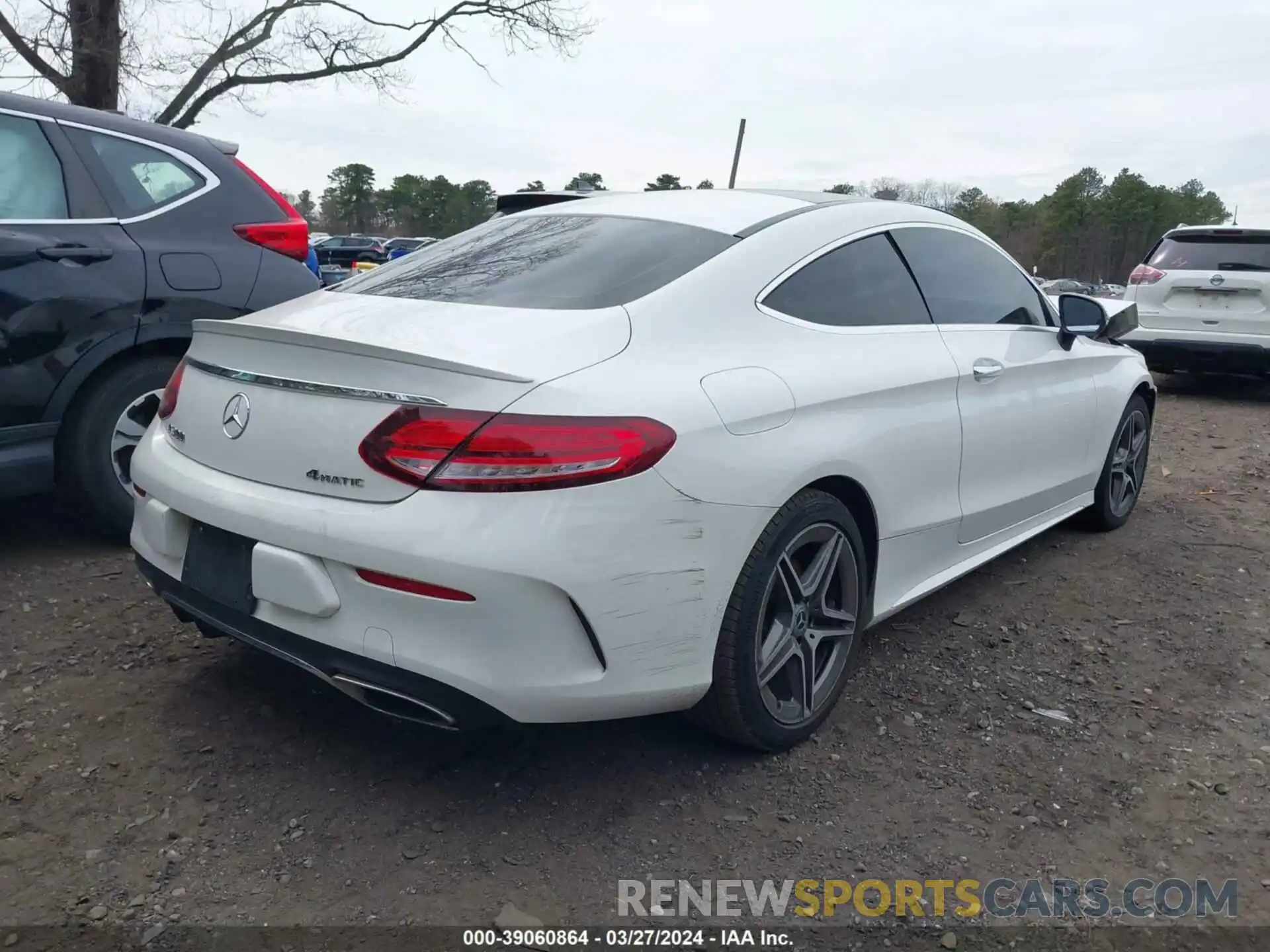 4 Photograph of a damaged car WDDWJ8EB8KF776558 MERCEDES-BENZ C 300 2019