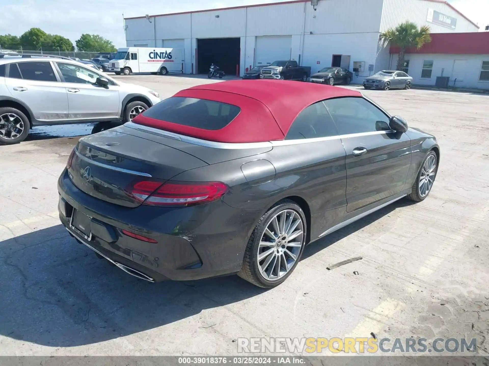 4 Photograph of a damaged car WDDWK8DB6KF801794 MERCEDES-BENZ C 300 2019