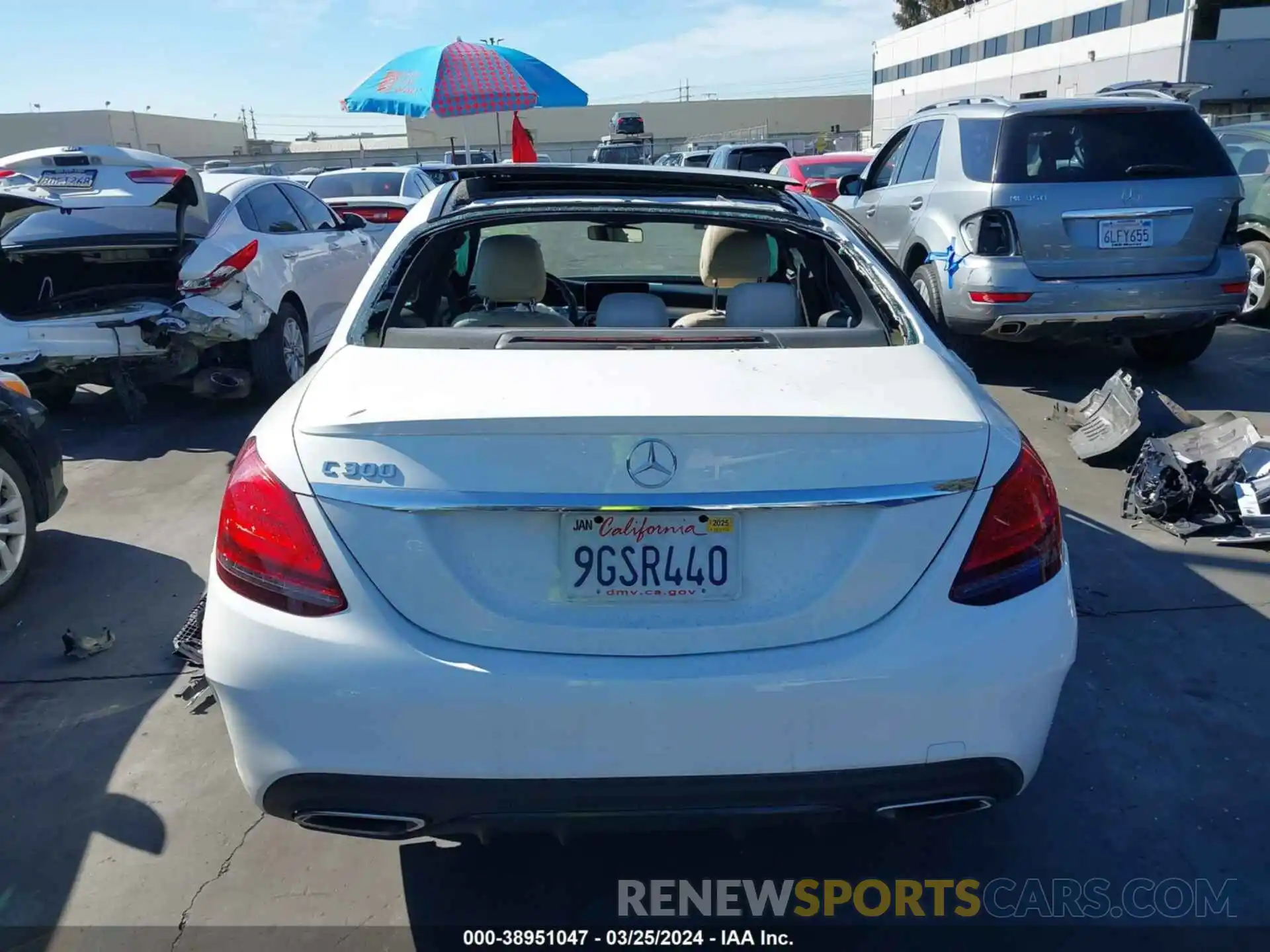 17 Photograph of a damaged car 55SWF8DB6LU330619 MERCEDES-BENZ C 300 2020