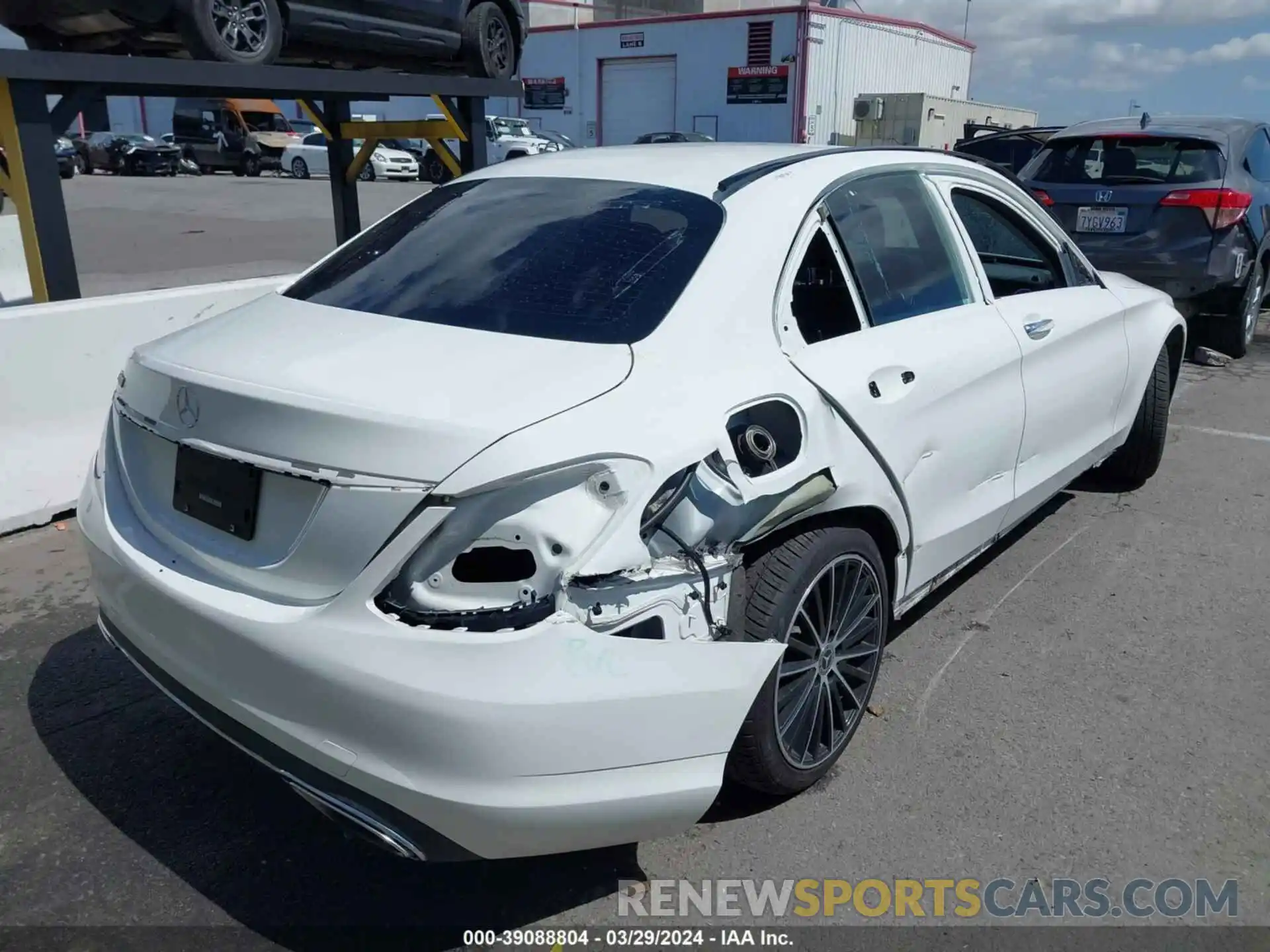 4 Photograph of a damaged car WDDWF8DB6LR534614 MERCEDES-BENZ C 300 2020