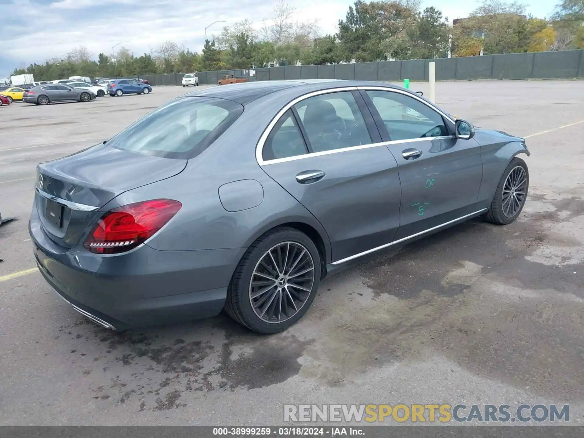 4 Фотография поврежденного автомобиля W1KWF8DB9MR647328 MERCEDES-BENZ C 300 2021