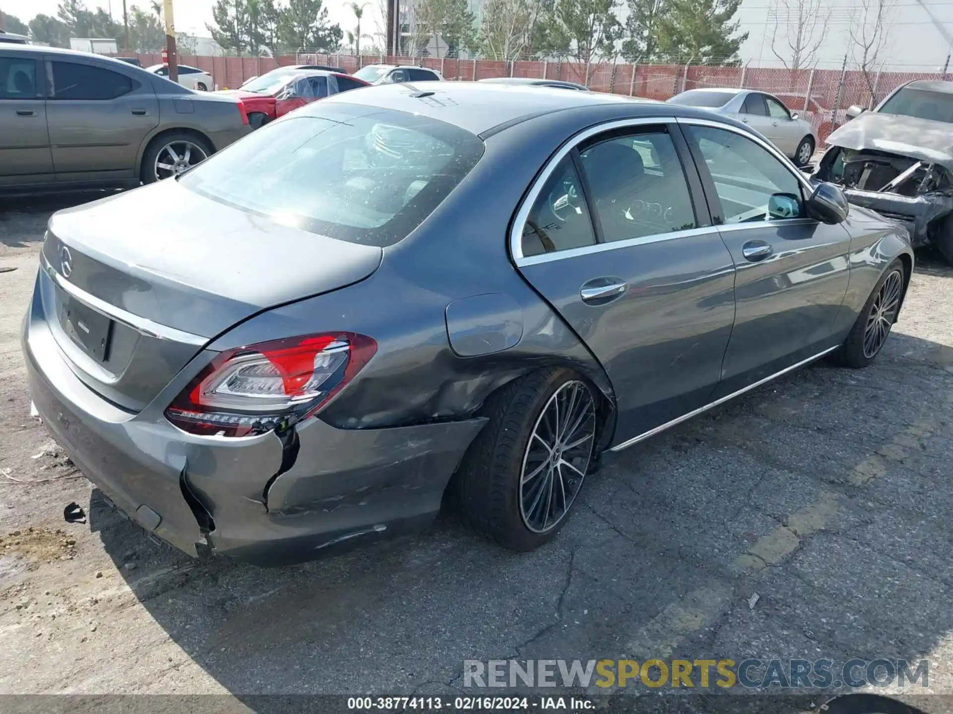 4 Photograph of a damaged car W1KWF8DBXMR613155 MERCEDES-BENZ C 300 2021