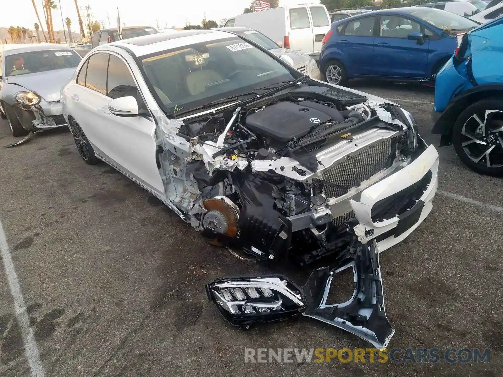 1 Photograph of a damaged car 55SWF8DB0KU287393 MERCEDES-BENZ C CLASS 2019