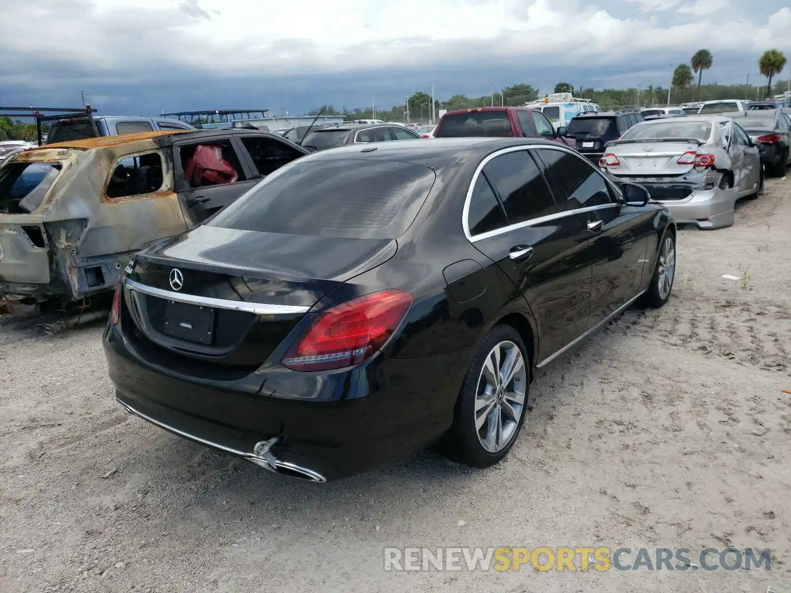 4 Photograph of a damaged car 55SWF8DB0KU288141 MERCEDES-BENZ C CLASS 2019