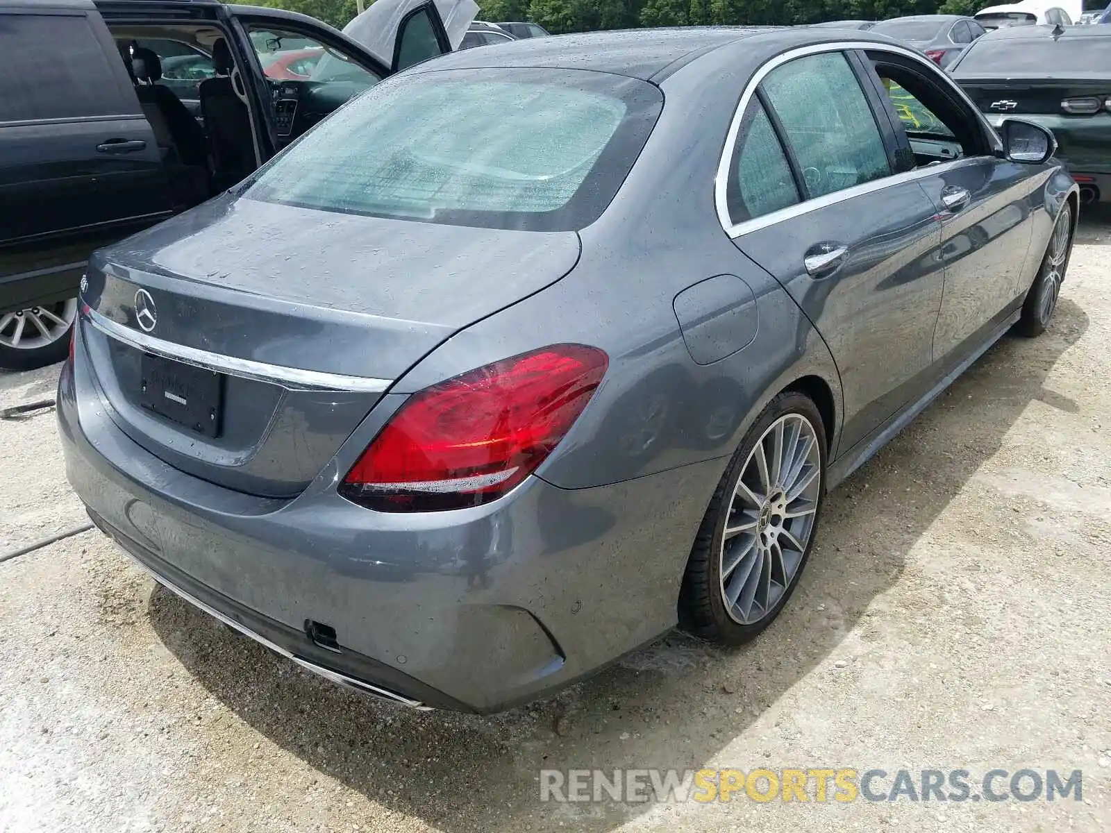 4 Photograph of a damaged car 55SWF8DB0KU296353 MERCEDES-BENZ C CLASS 2019