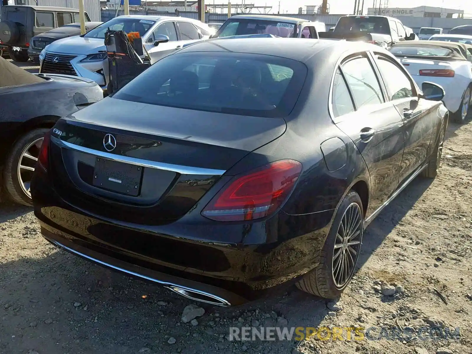 4 Photograph of a damaged car 55SWF8DB0KU299981 MERCEDES-BENZ C CLASS 2019