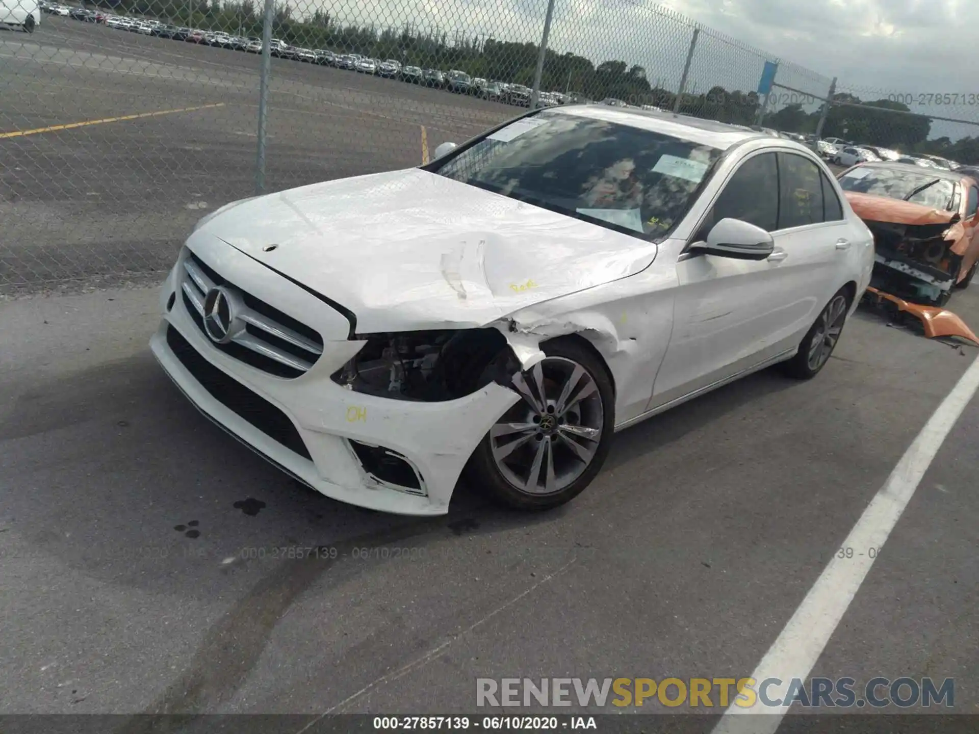 2 Photograph of a damaged car 55SWF8DB1KU289363 MERCEDES-BENZ C-CLASS 2019