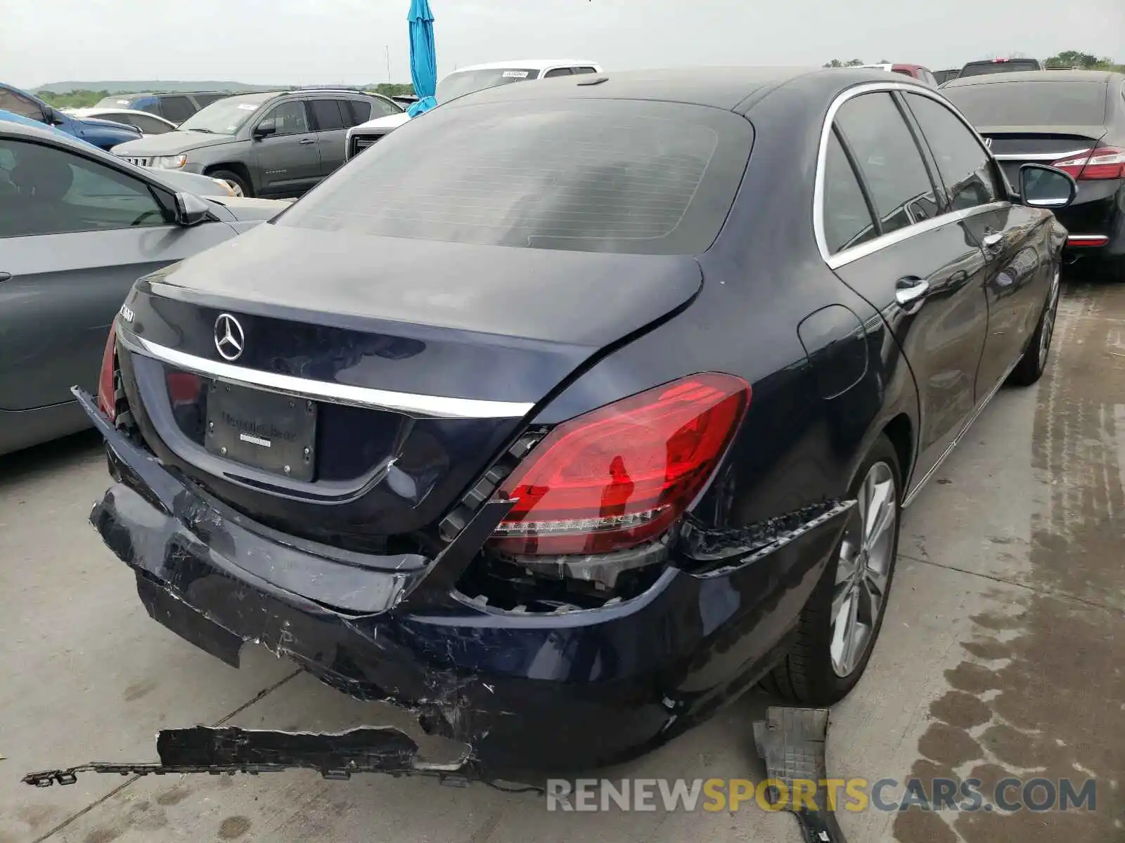 4 Photograph of a damaged car 55SWF8DB1KU302158 MERCEDES-BENZ C CLASS 2019