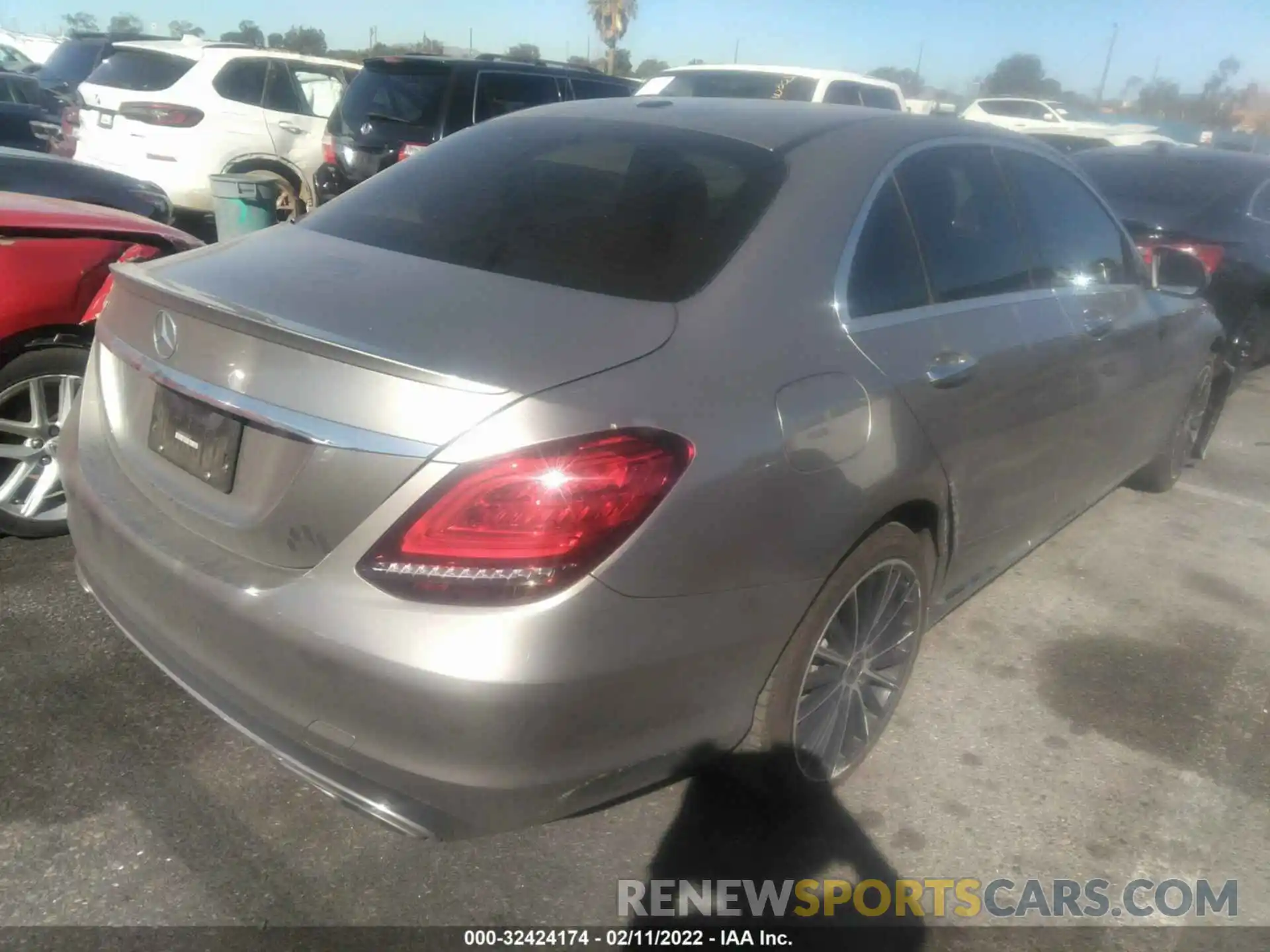 4 Photograph of a damaged car 55SWF8DB1KU303360 MERCEDES-BENZ C-CLASS 2019