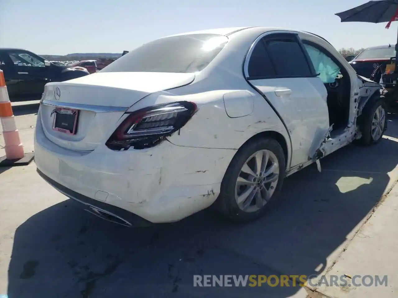 4 Photograph of a damaged car 55SWF8DB1KU306338 MERCEDES-BENZ C-CLASS 2019