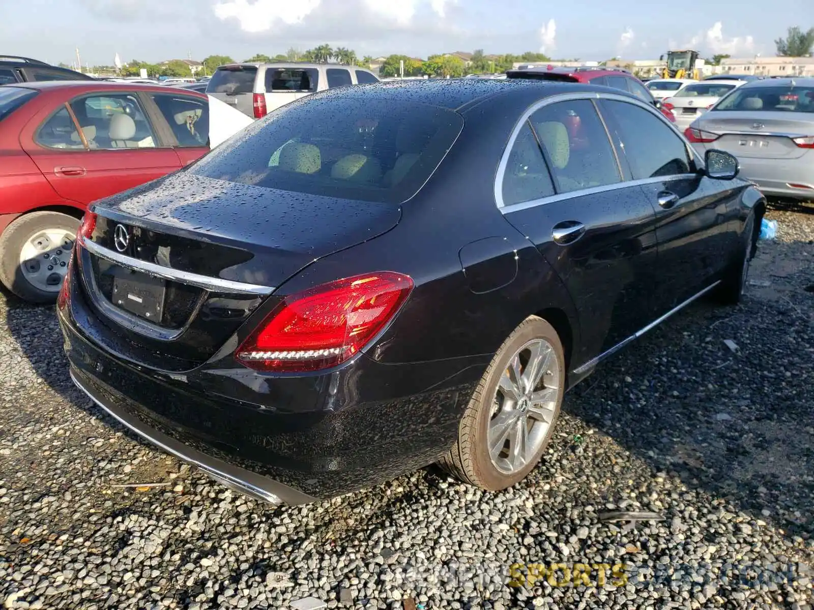 4 Photograph of a damaged car 55SWF8DB1KU318442 MERCEDES-BENZ C CLASS 2019