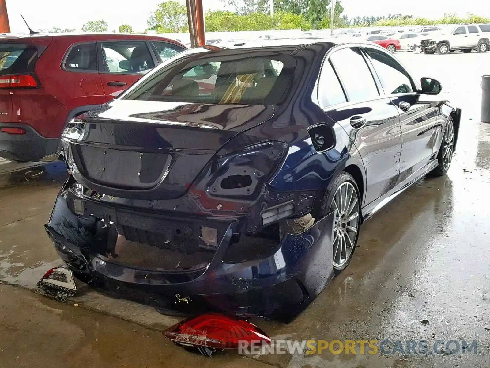 4 Photograph of a damaged car 55SWF8DB2KU286911 MERCEDES-BENZ C CLASS 2019