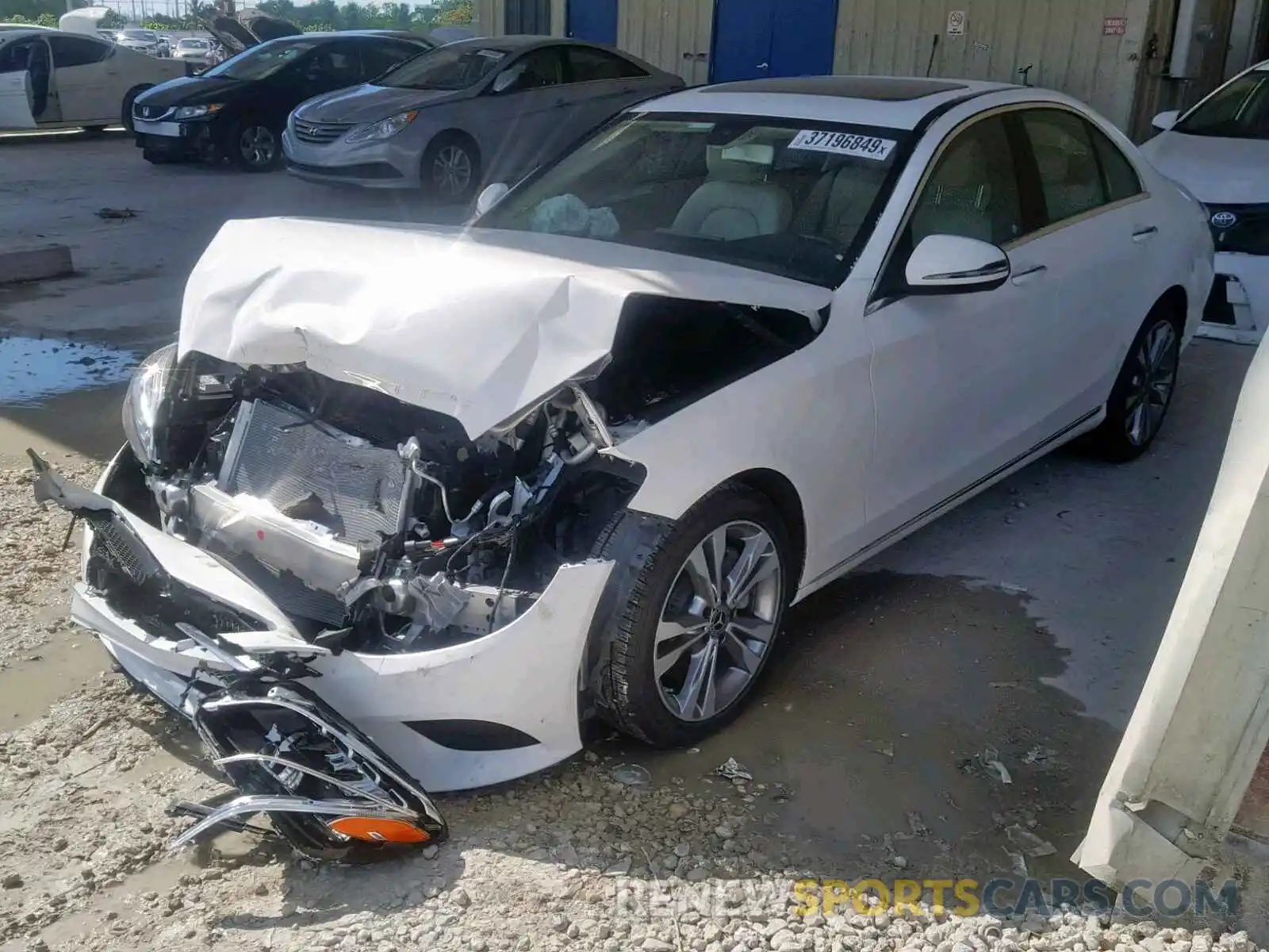 2 Photograph of a damaged car 55SWF8DB2KU288948 MERCEDES-BENZ C CLASS 2019