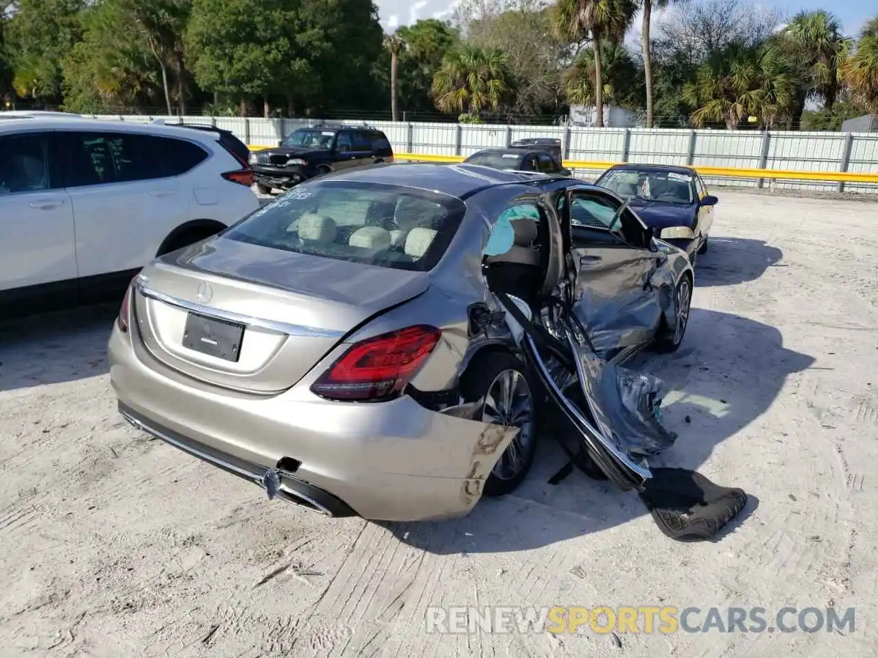 4 Photograph of a damaged car 55SWF8DB2KU290568 MERCEDES-BENZ C-CLASS 2019