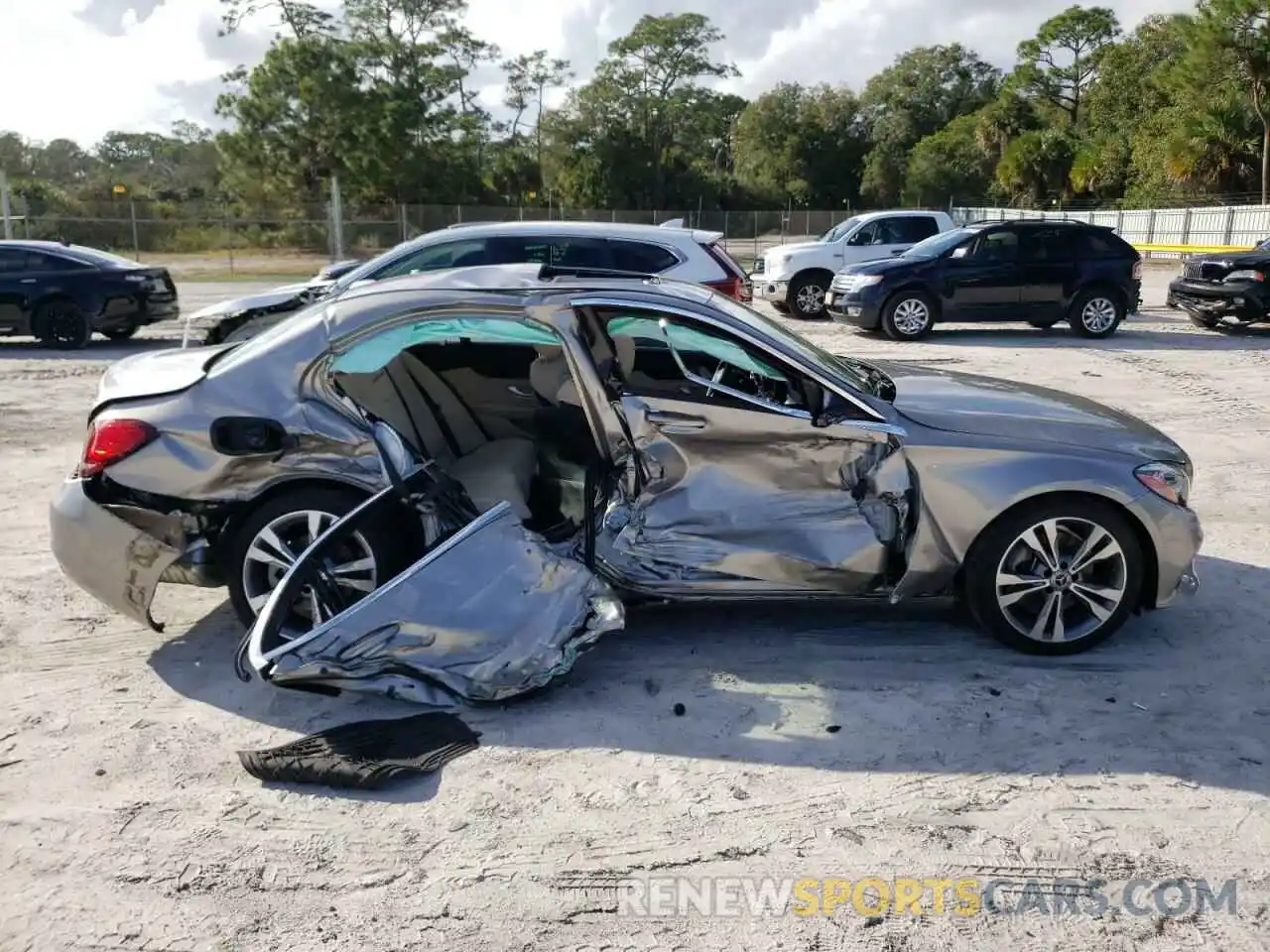 9 Photograph of a damaged car 55SWF8DB2KU290568 MERCEDES-BENZ C-CLASS 2019