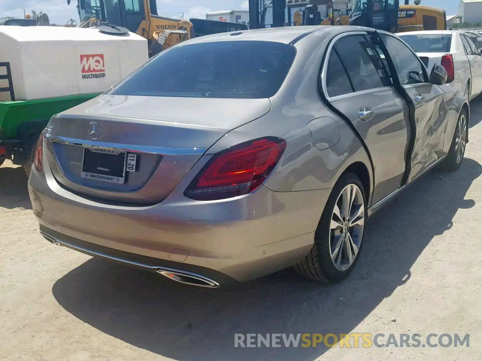 4 Photograph of a damaged car 55SWF8DB2KU293311 MERCEDES-BENZ C CLASS 2019