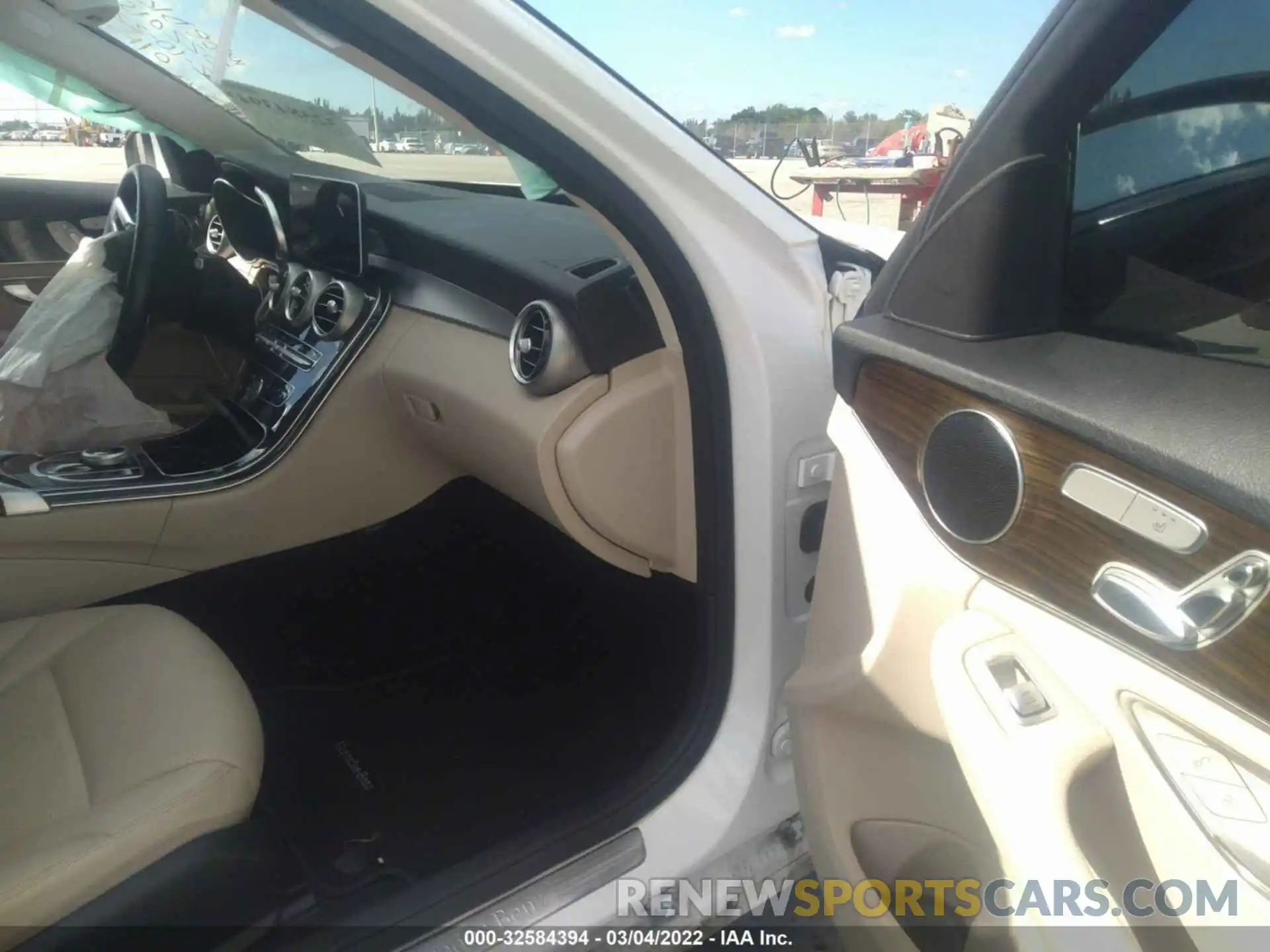 5 Photograph of a damaged car 55SWF8DB2KU298573 MERCEDES-BENZ C-CLASS 2019