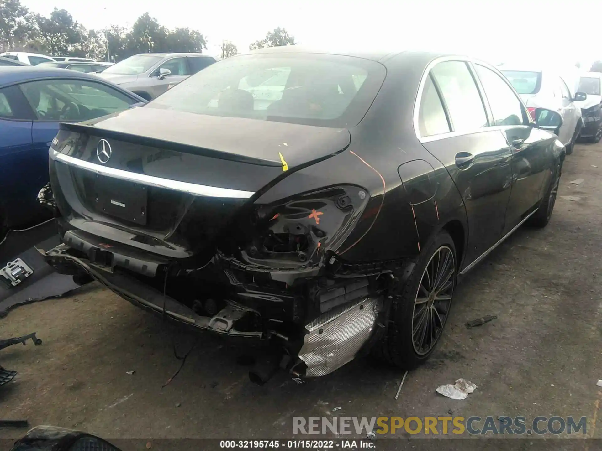 4 Photograph of a damaged car 55SWF8DB2KU305358 MERCEDES-BENZ C-CLASS 2019