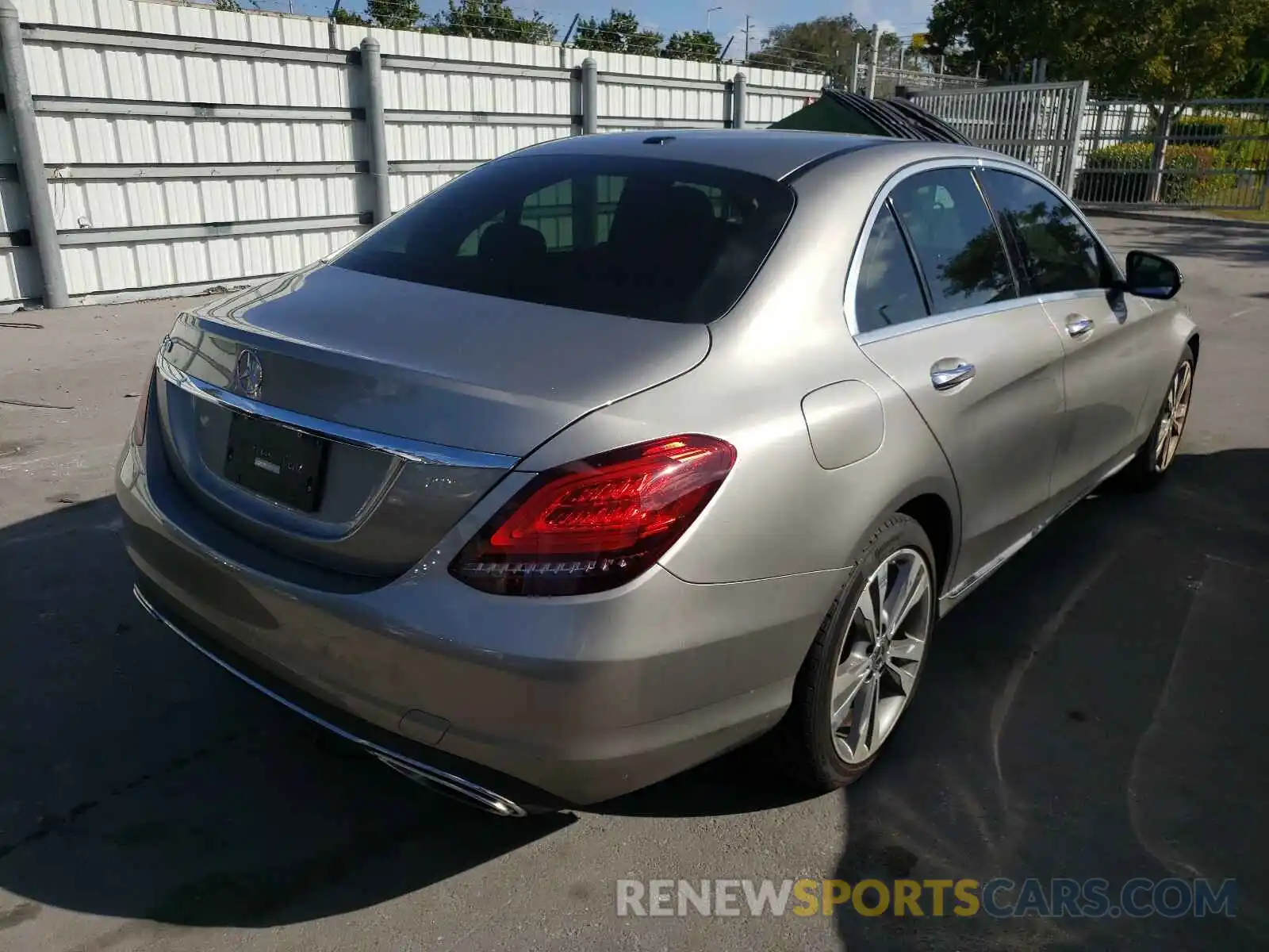 4 Photograph of a damaged car 55SWF8DB2KU315839 MERCEDES-BENZ C CLASS 2019