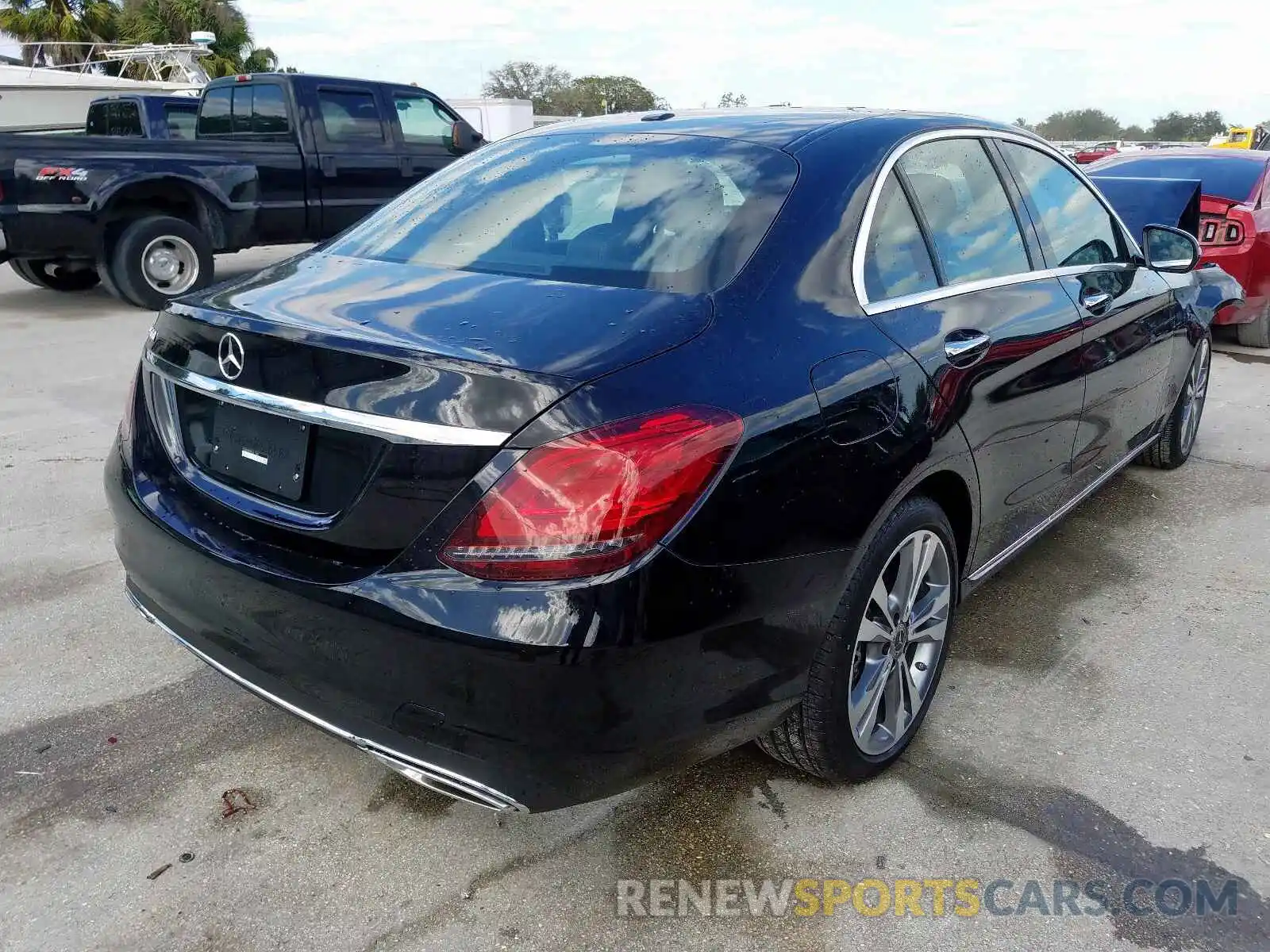 4 Photograph of a damaged car 55SWF8DB2KU317641 MERCEDES-BENZ C CLASS 2019