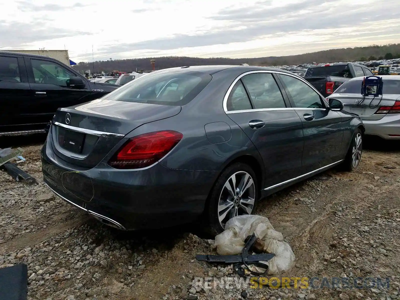 4 Photograph of a damaged car 55SWF8DB3KU286657 MERCEDES-BENZ C CLASS 2019