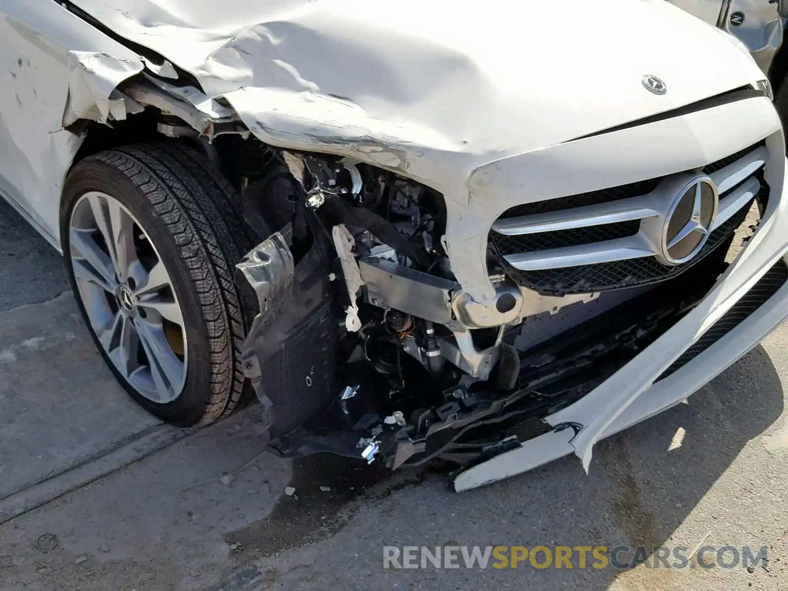 9 Photograph of a damaged car 55SWF8DB3KU297674 MERCEDES-BENZ C CLASS 2019