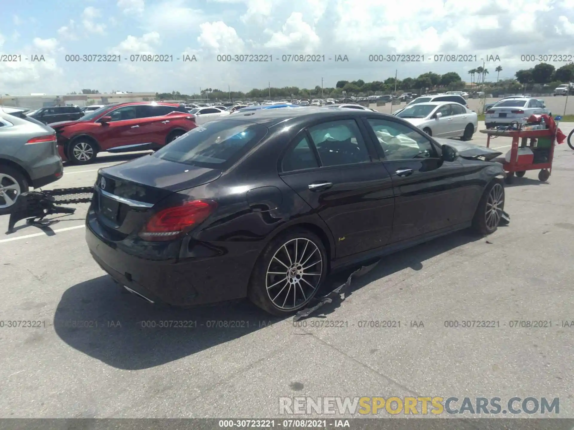 4 Photograph of a damaged car 55SWF8DB3KU299957 MERCEDES-BENZ C-CLASS 2019