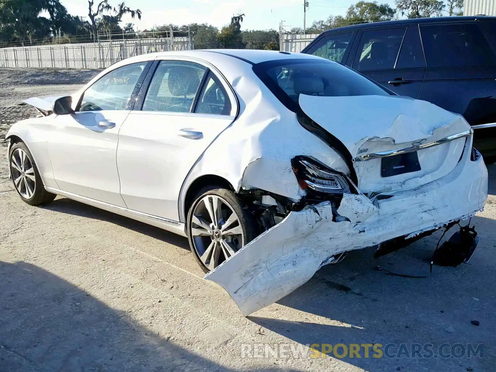 3 Photograph of a damaged car 55SWF8DB3KU300993 MERCEDES-BENZ C CLASS 2019