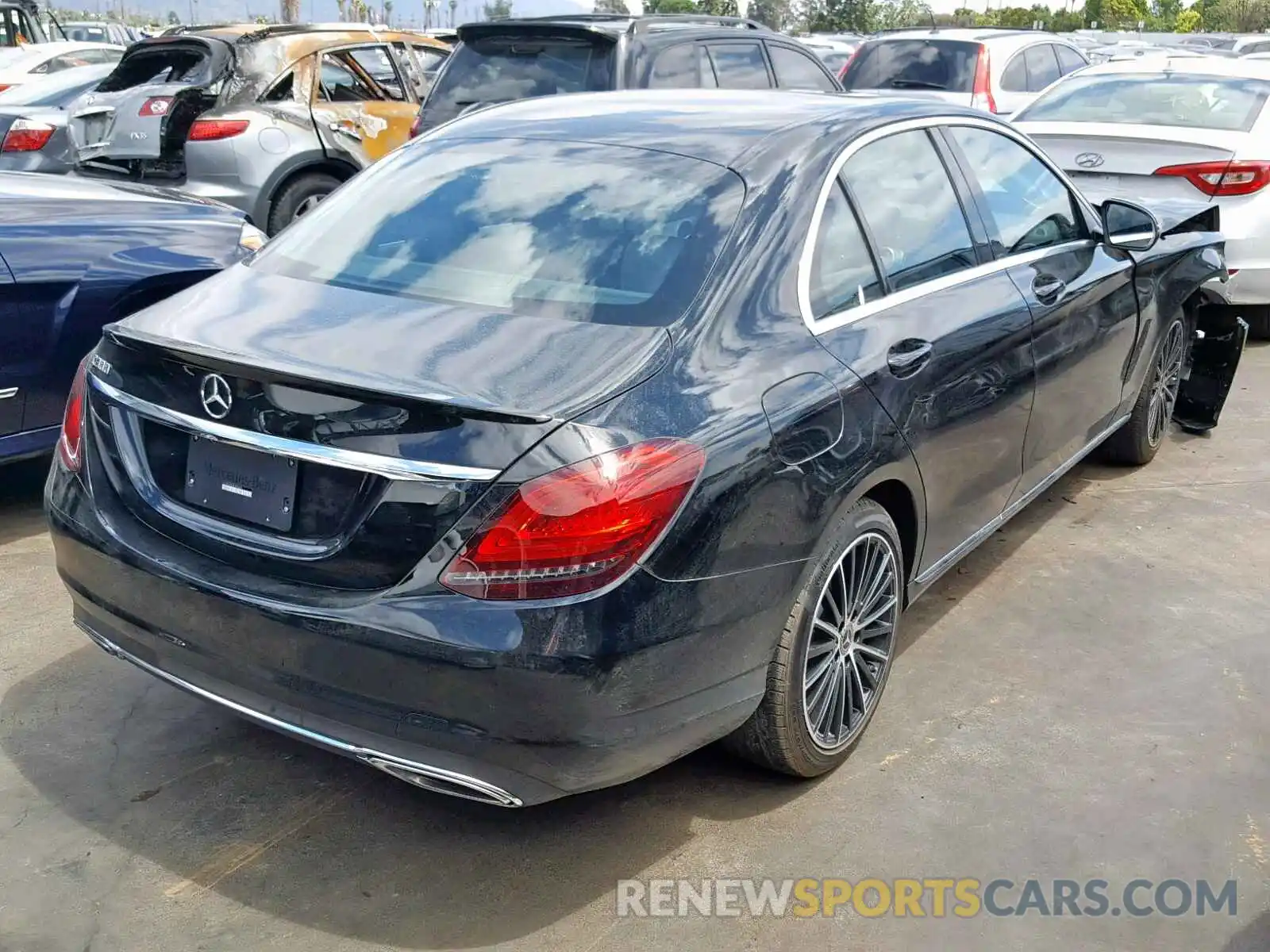 4 Photograph of a damaged car 55SWF8DB3KU302694 MERCEDES-BENZ C CLASS 2019