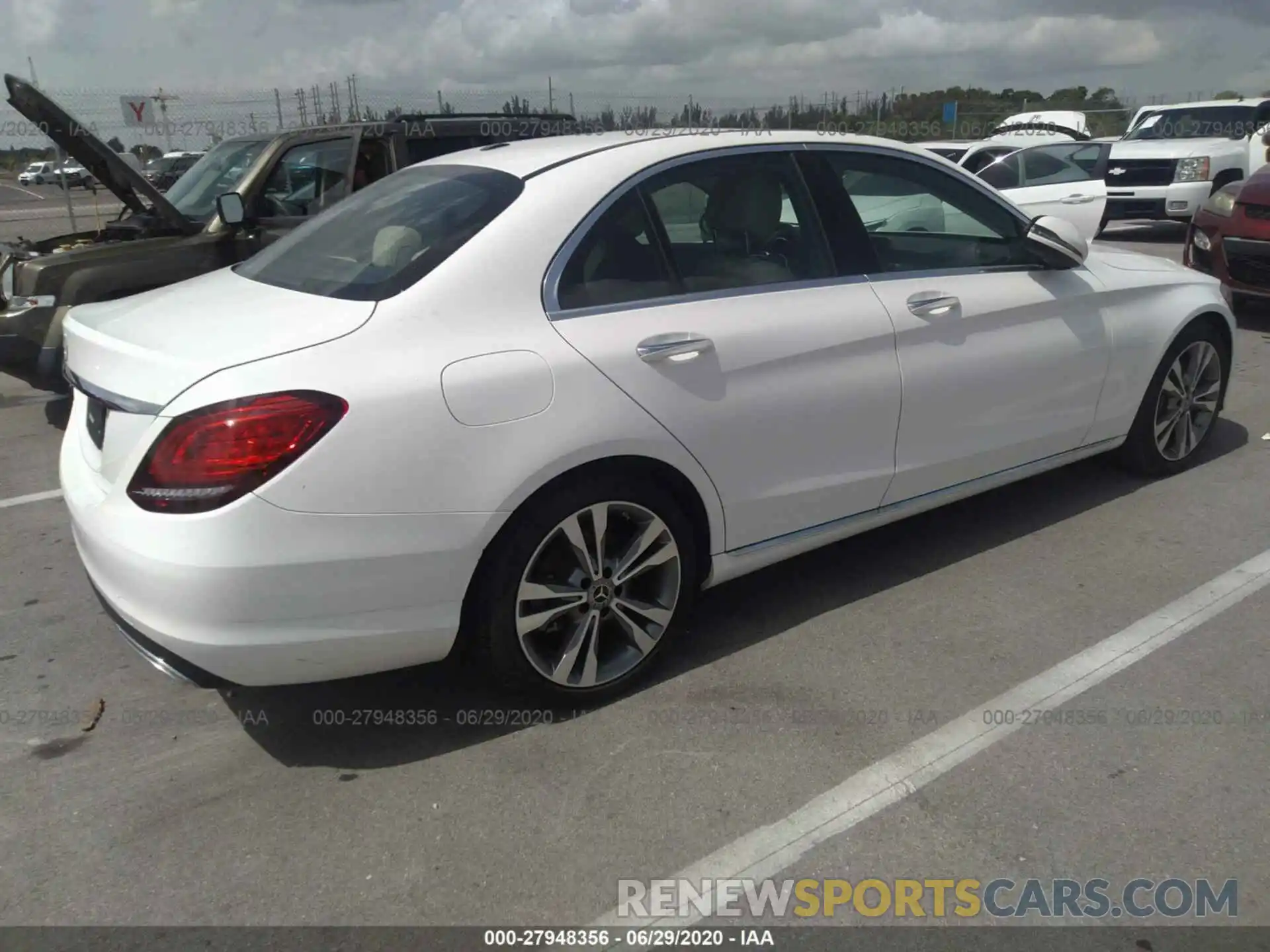 4 Photograph of a damaged car 55SWF8DB3KU304669 MERCEDES-BENZ C-CLASS 2019