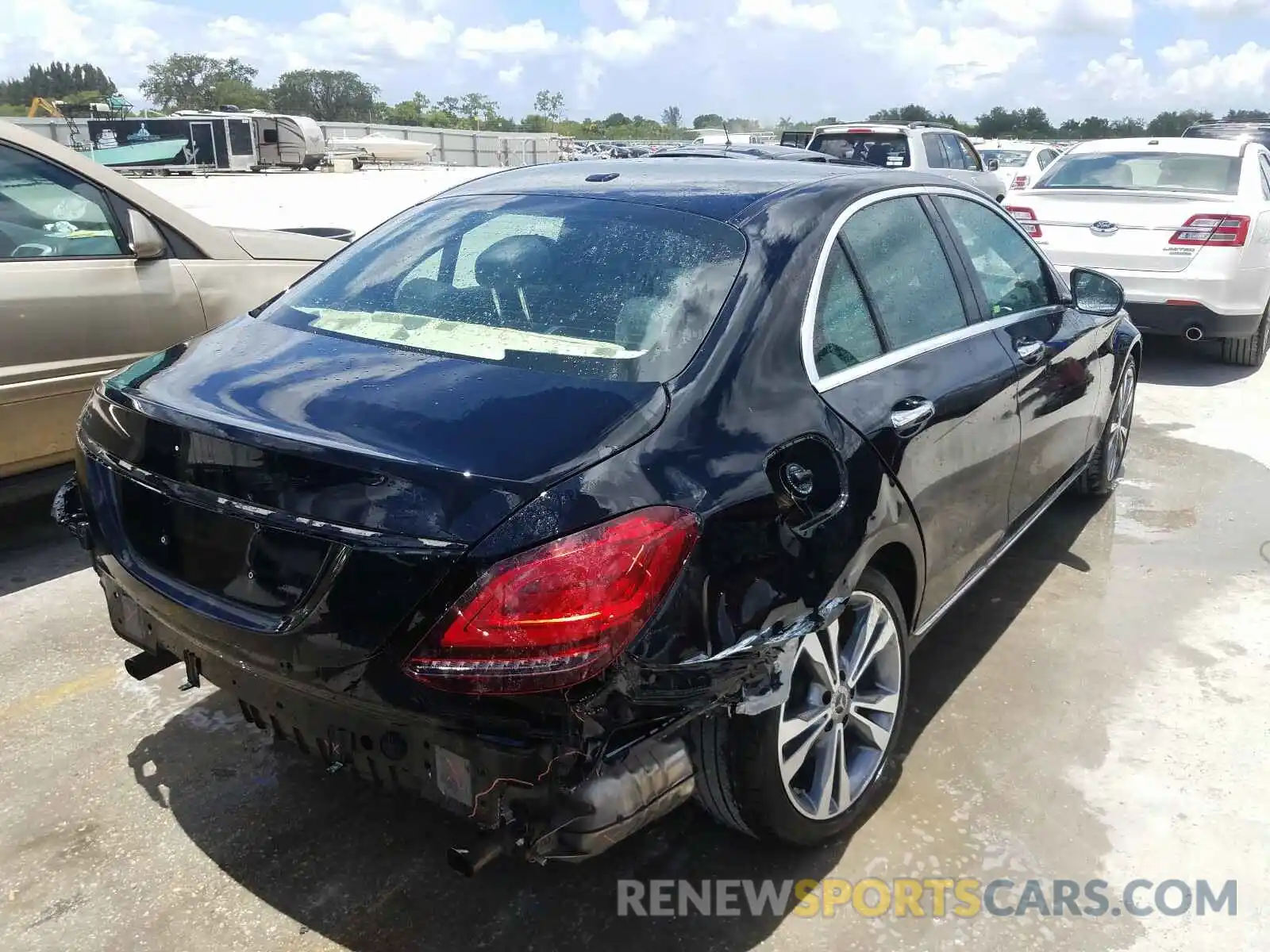 4 Photograph of a damaged car 55SWF8DB3KU308110 MERCEDES-BENZ C CLASS 2019