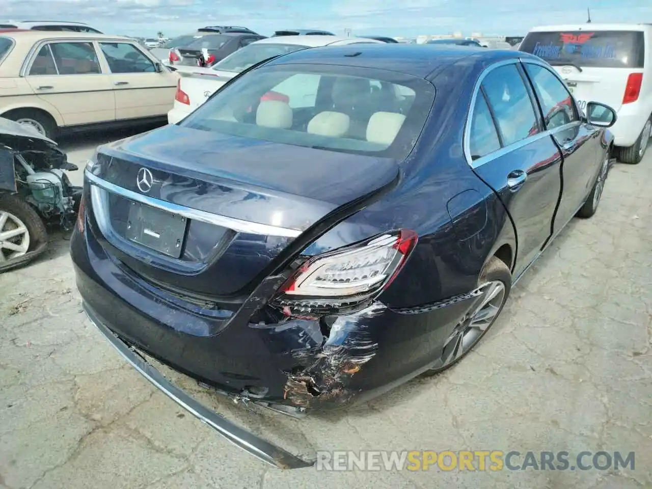 4 Photograph of a damaged car 55SWF8DB3KU309662 MERCEDES-BENZ C-CLASS 2019