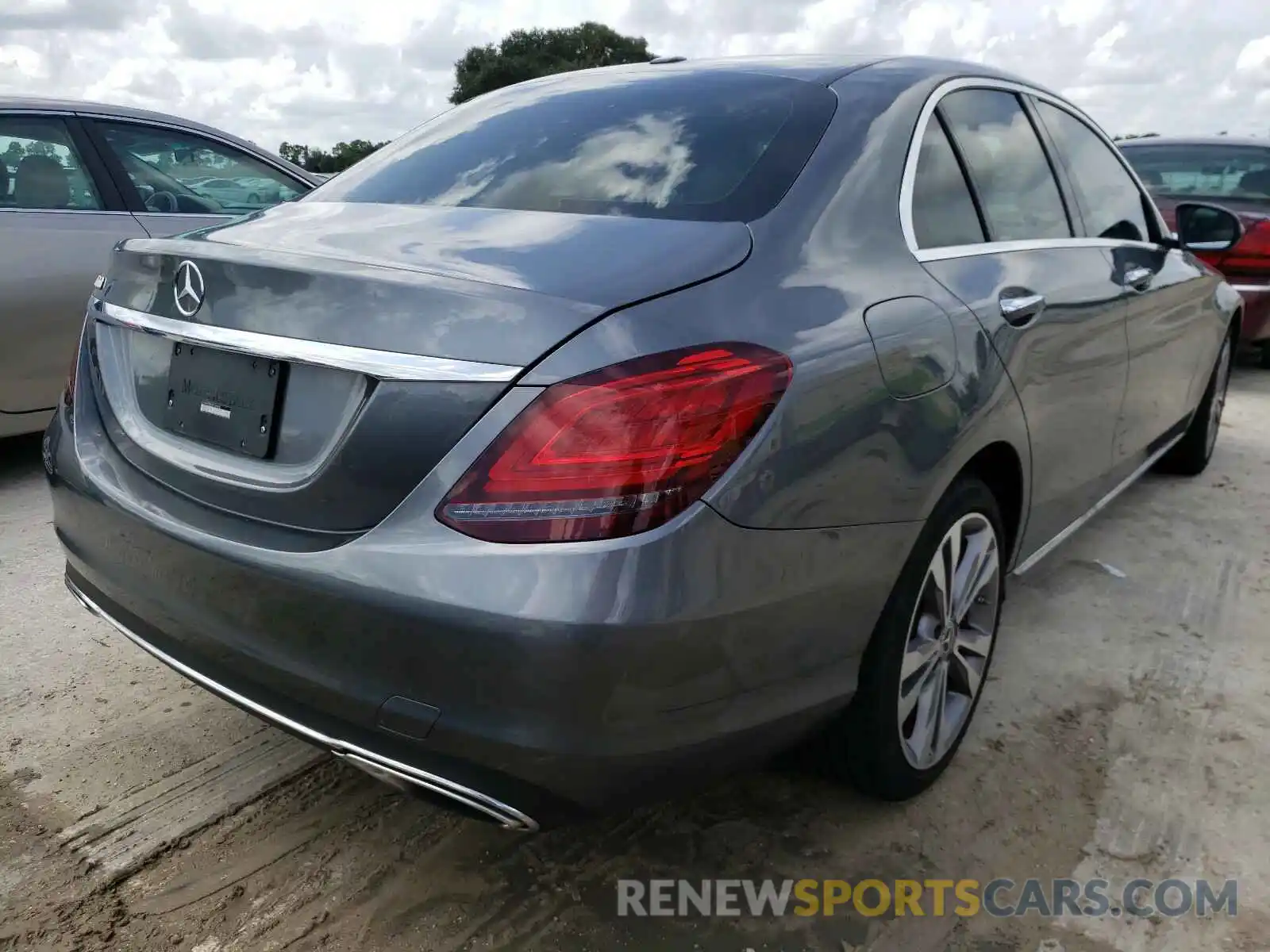 4 Photograph of a damaged car 55SWF8DB4KU286442 MERCEDES-BENZ C CLASS 2019