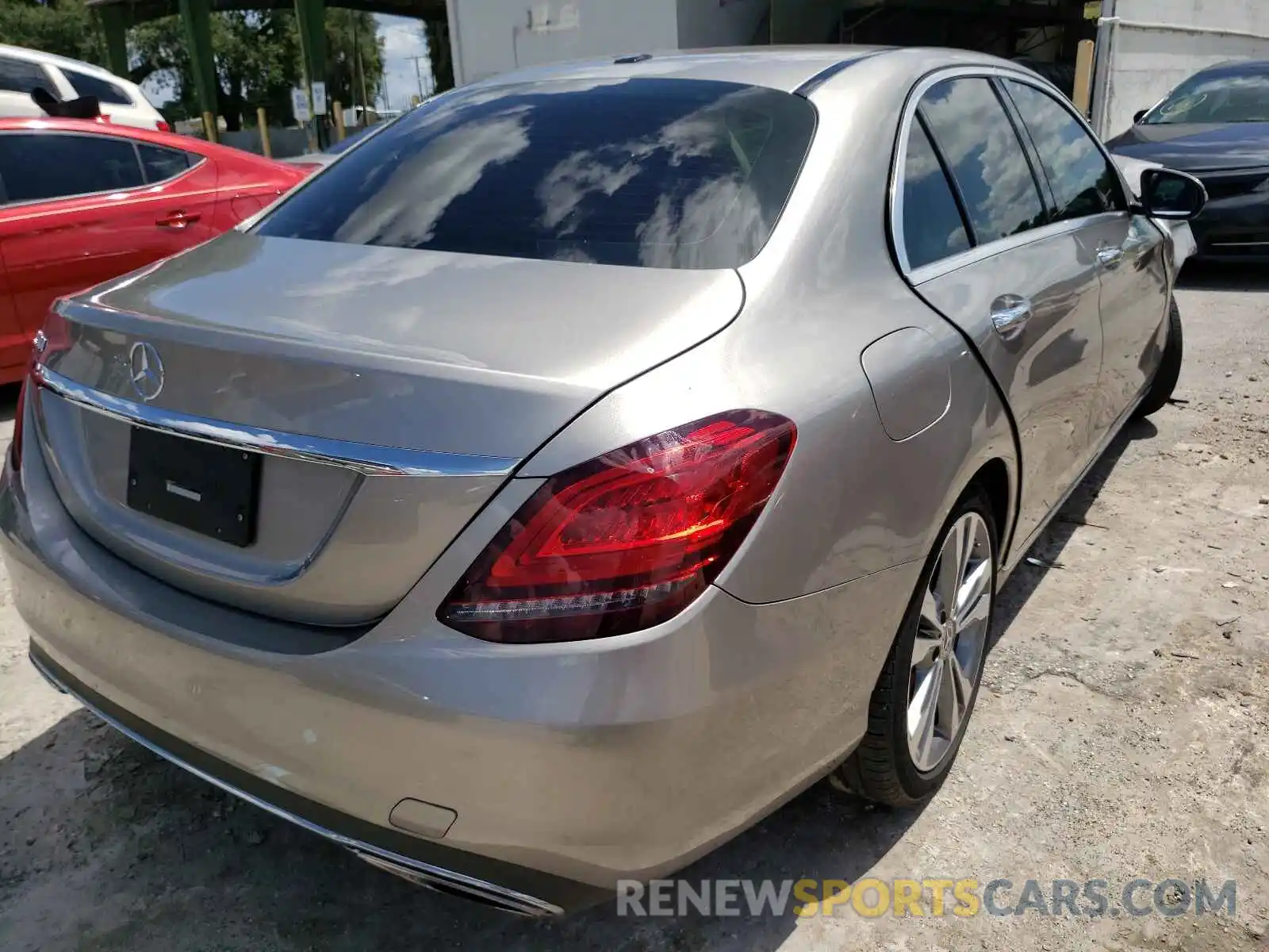 4 Photograph of a damaged car 55SWF8DB4KU290930 MERCEDES-BENZ C-CLASS 2019