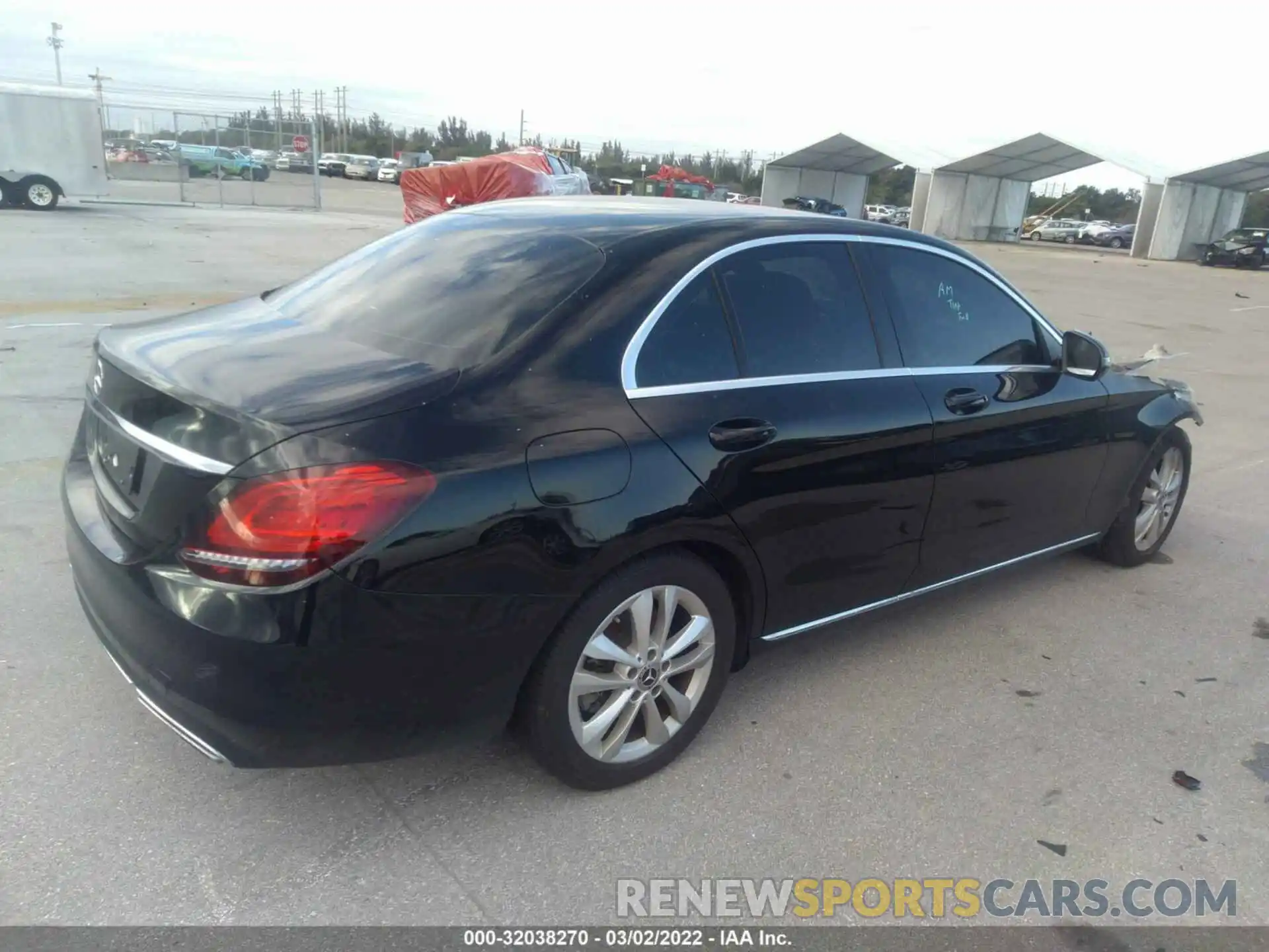 4 Photograph of a damaged car 55SWF8DB4KU295531 MERCEDES-BENZ C-CLASS 2019