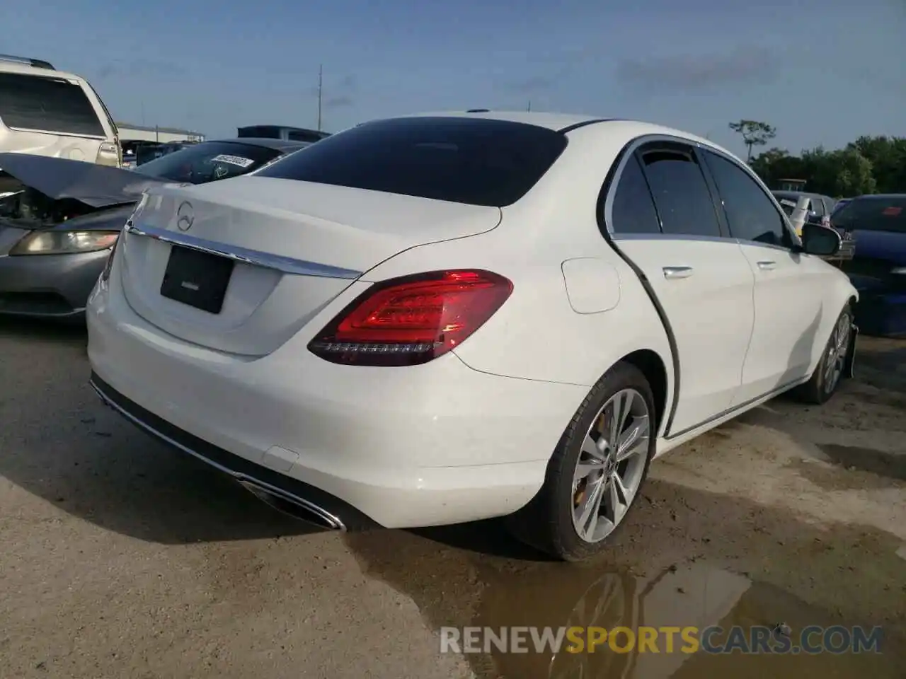 4 Photograph of a damaged car 55SWF8DB4KU297926 MERCEDES-BENZ C-CLASS 2019