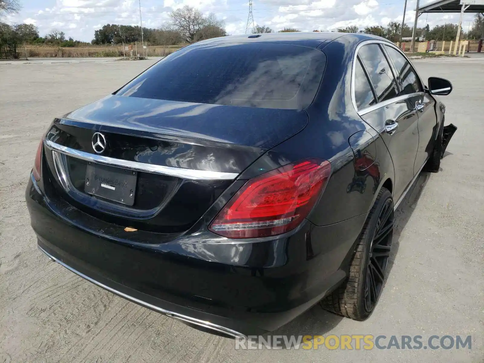 4 Photograph of a damaged car 55SWF8DB4KU303501 MERCEDES-BENZ C CLASS 2019