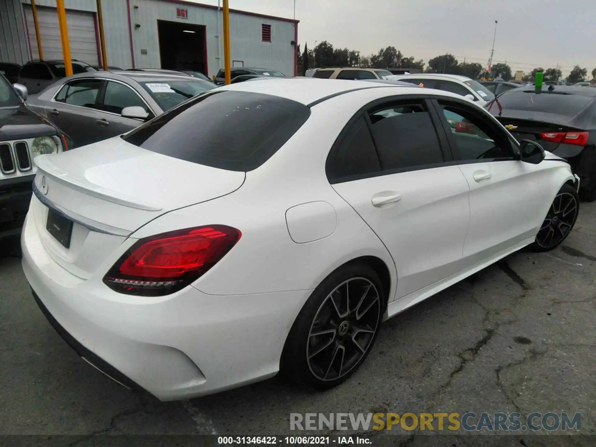 4 Photograph of a damaged car 55SWF8DB4KU303515 MERCEDES-BENZ C-CLASS 2019